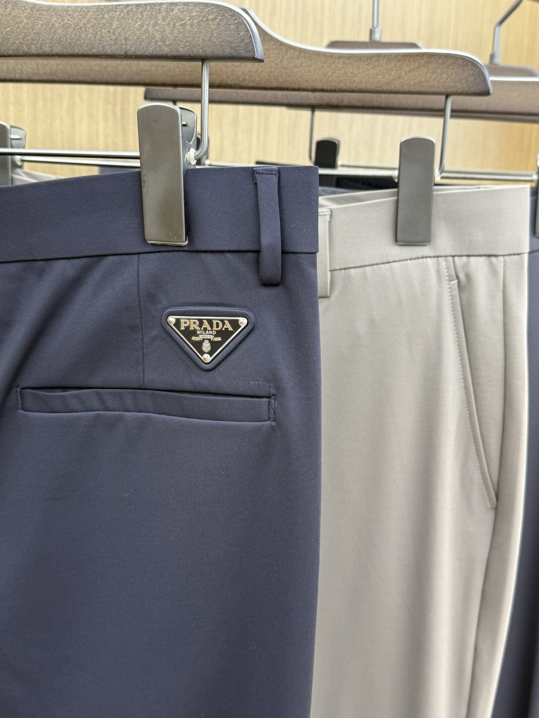 早春 PD🔥🔥高端定制 26FW春夏新款休闲裤👖原版进口面料柔软透气挺阔有型 定制五金 商务休闲必备 做