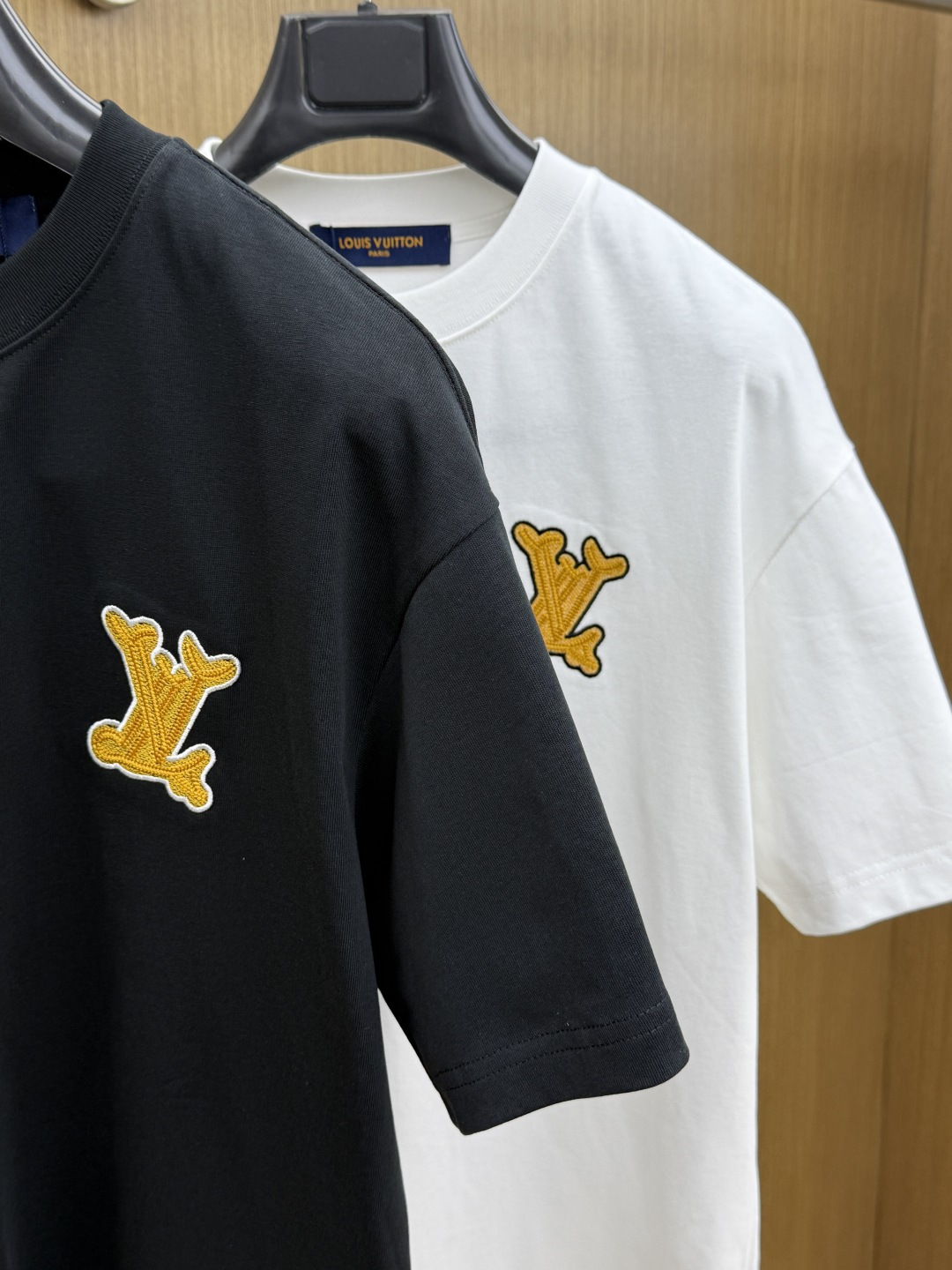 早春款 LV 🔥🔥Ss新款原单男士休闲短袖 高端定制 高端版本 时尚百搭爆款⚠️⚠️✨✨进口面料 手感超