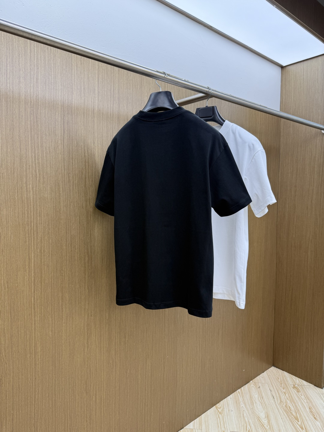 早春款 CD 🔥🔥Ss新款原单男士休闲短袖 高端定制 高端版本 时尚百搭爆款⚠️⚠️✨✨进口面料 手感超