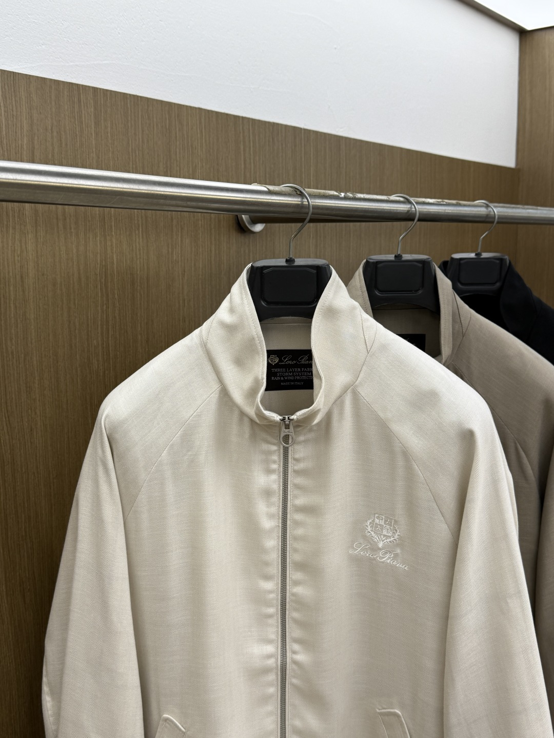 早春 loro Piana 🔥SS春夏新款男士休闲定制亚麻立领夹克外套。穿上简约干练的休闲外套，瞬间重回