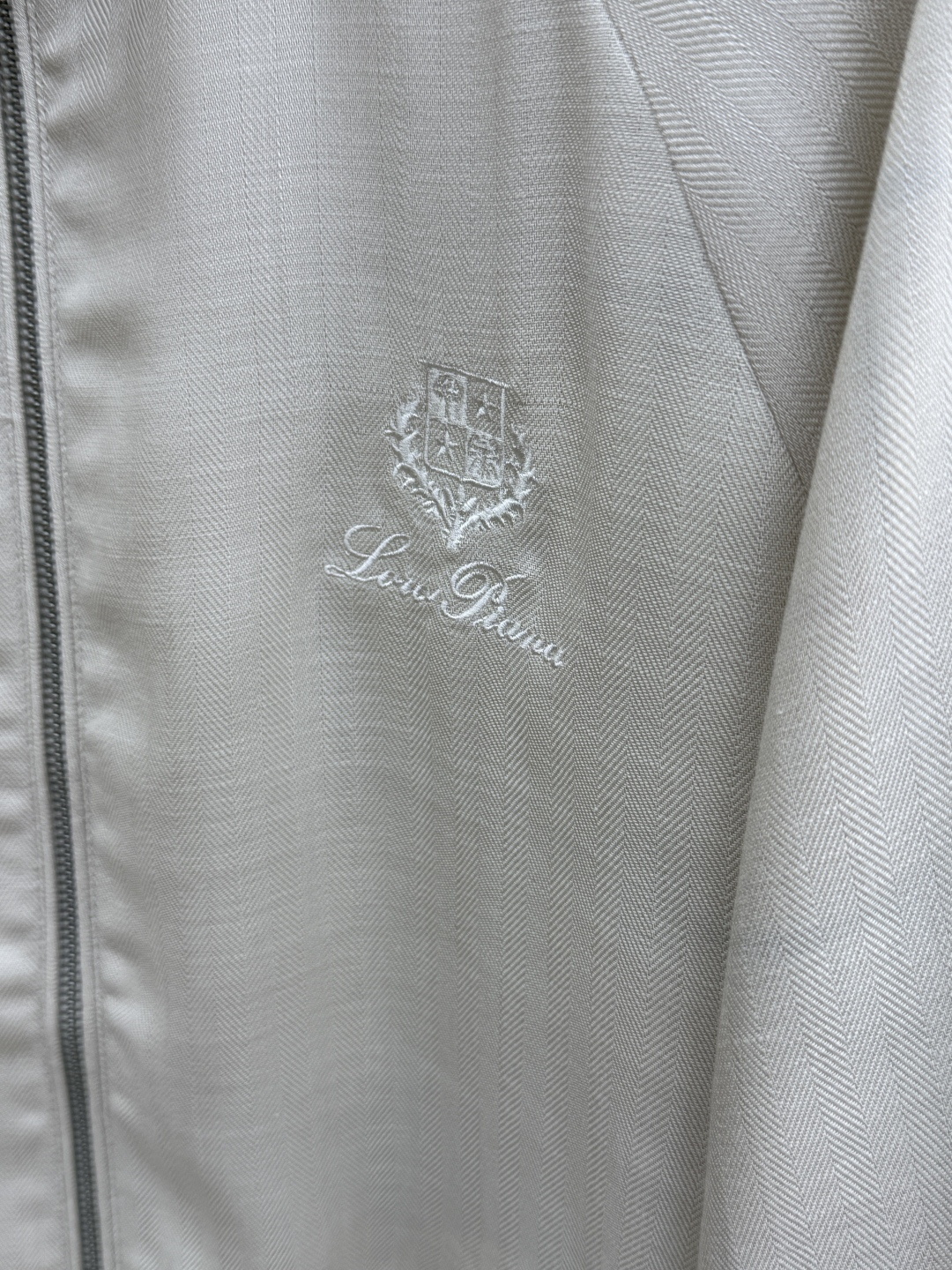 早春 loro Piana 🔥SS春夏新款男士休闲定制亚麻立领夹克外套。穿上简约干练的休闲外套，瞬间重回