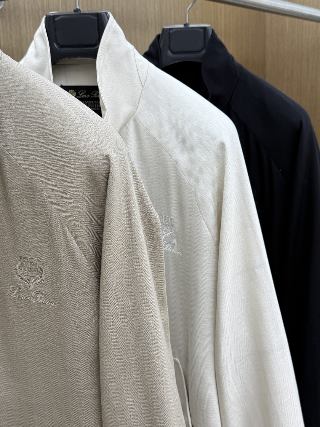 早春 loro Piana 🔥SS春夏新款男士休闲定制亚麻立领夹克外套。穿上简约干练的休闲外套，瞬间重回