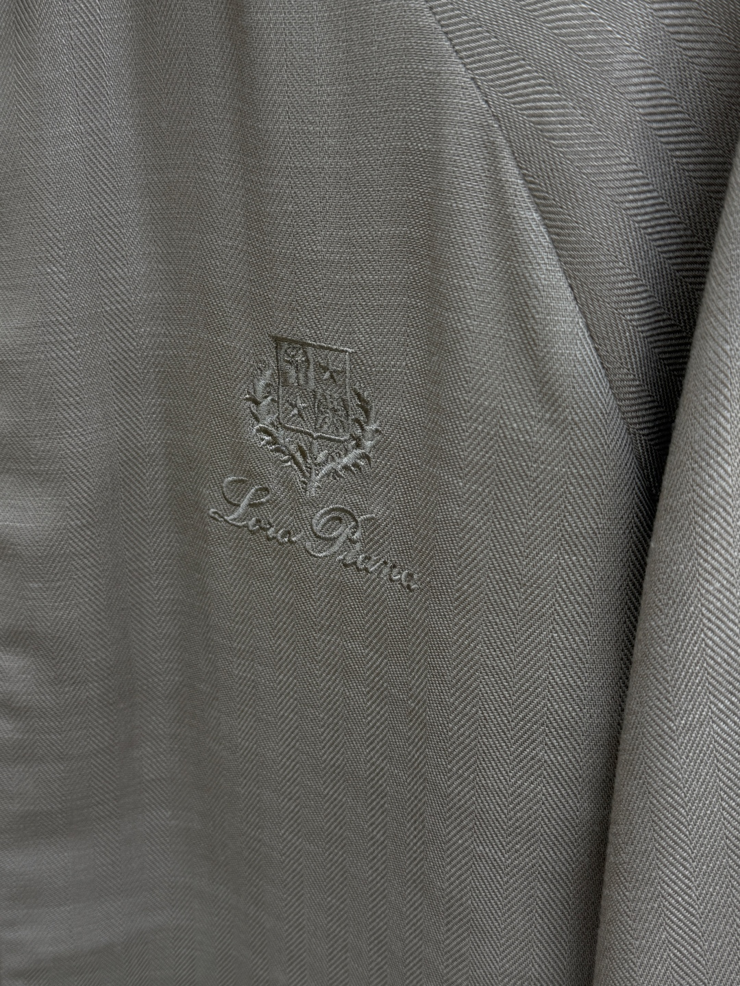早春 loro Piana 🔥SS春夏新款男士休闲定制亚麻立领夹克外套。穿上简约干练的休闲外套，瞬间重回