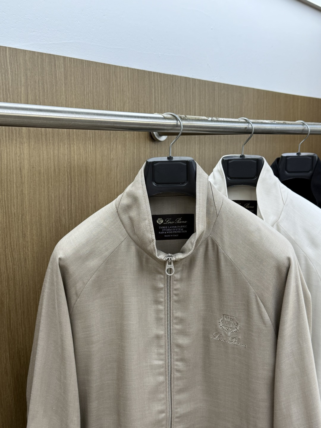 早春 loro Piana 🔥SS春夏新款男士休闲定制亚麻立领夹克外套。穿上简约干练的休闲外套，瞬间重回