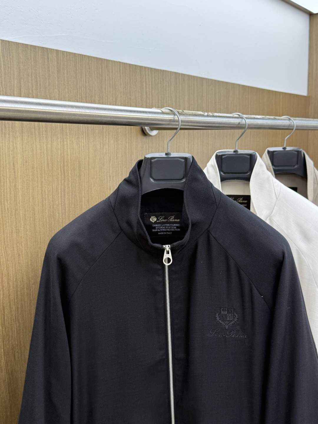 早春 loro Piana 🔥SS春夏新款男士休闲定制亚麻立领夹克外套。穿上简约干练的休闲外套，瞬间重回