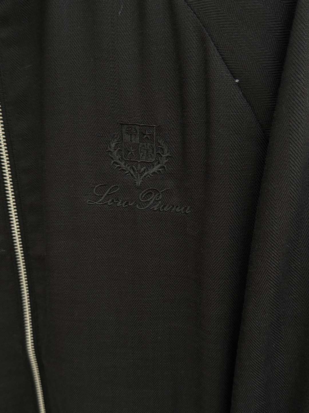 早春 loro Piana 🔥SS春夏新款男士休闲定制亚麻立领夹克外套。穿上简约干练的休闲外套，瞬间重回