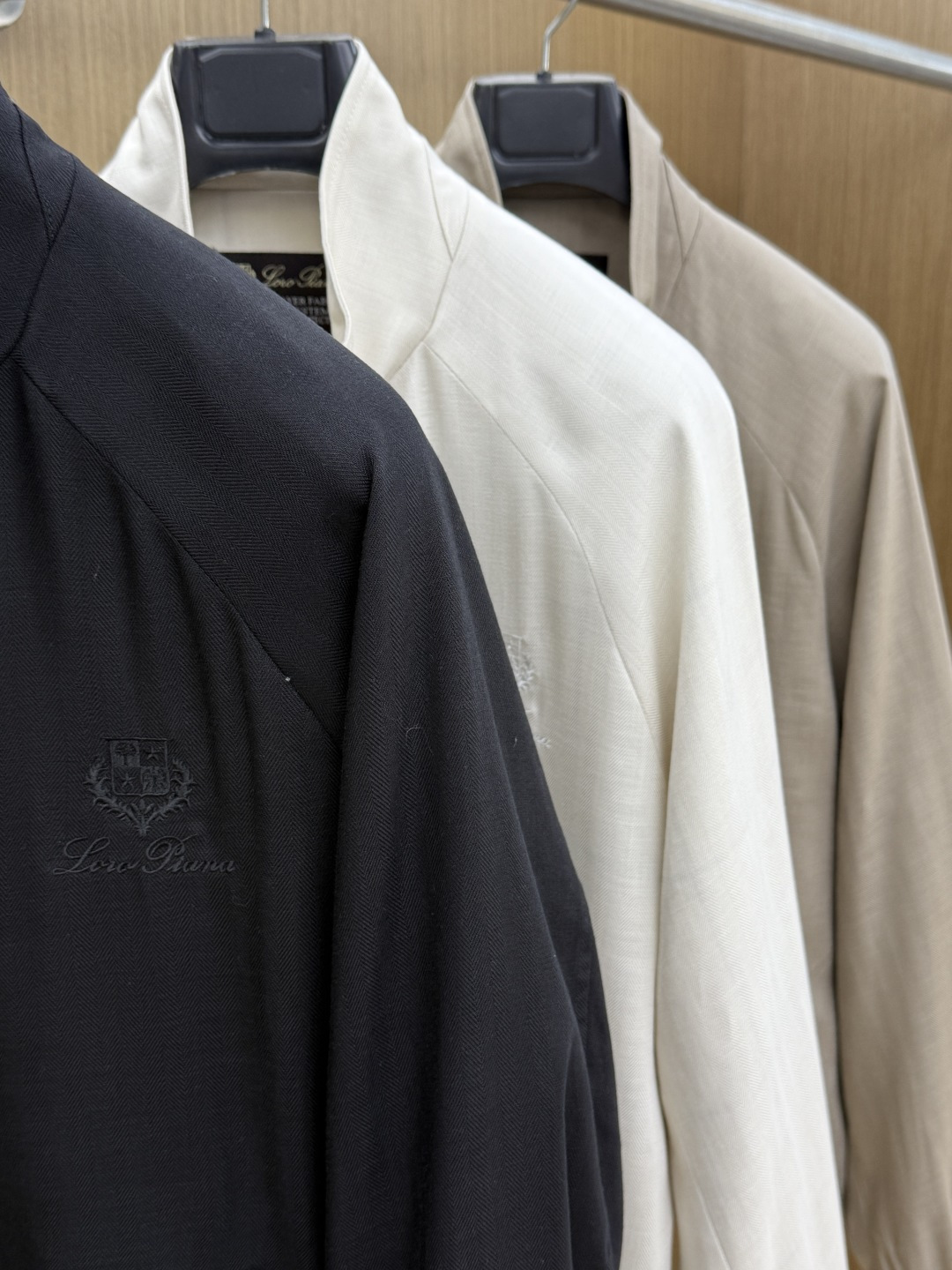 早春 loro Piana 🔥SS春夏新款男士休闲定制亚麻立领夹克外套。穿上简约干练的休闲外套，瞬间重回