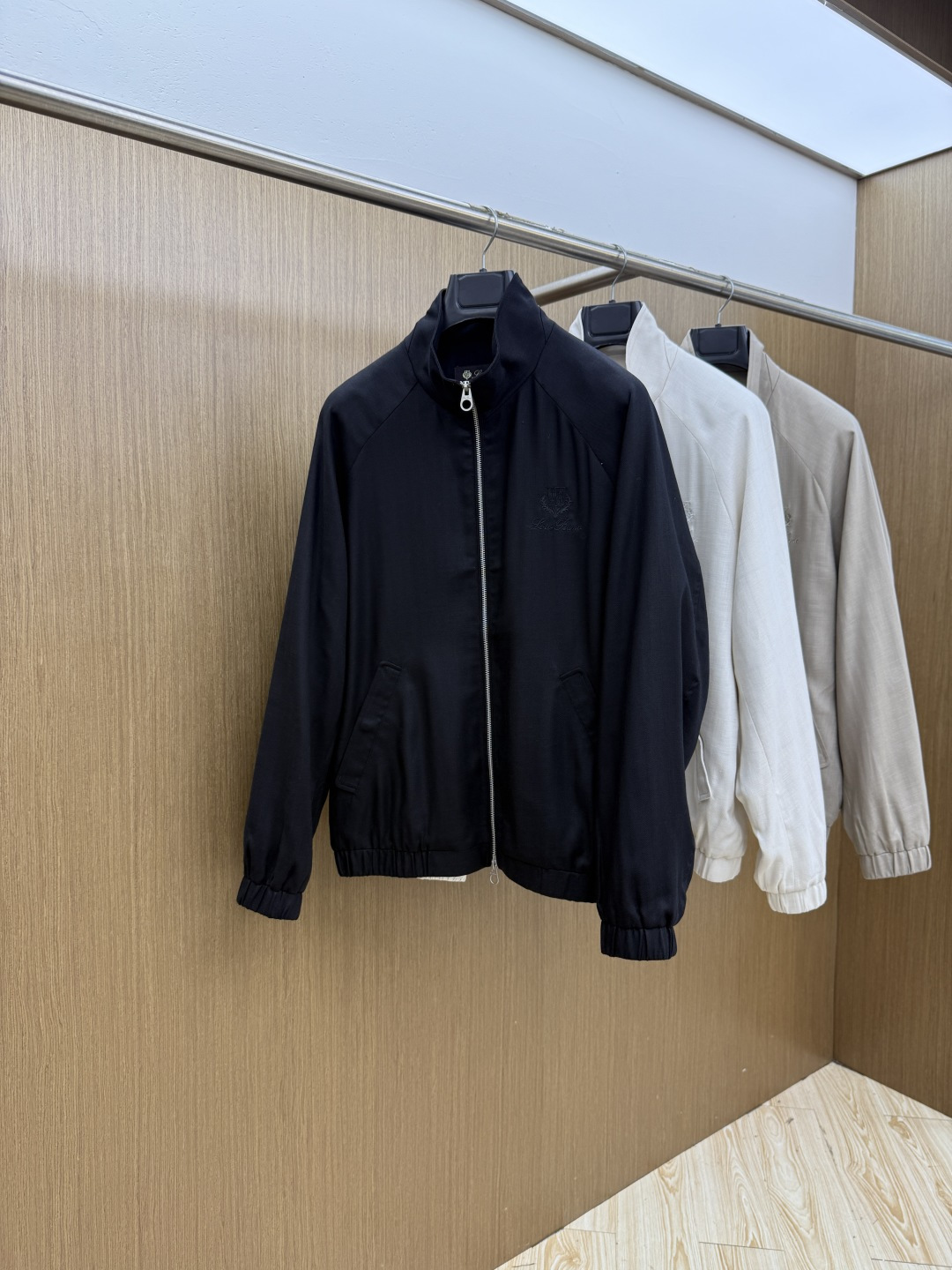 早春 loro Piana 🔥SS春夏新款男士休闲定制亚麻立领夹克外套。穿上简约干练的休闲外套，瞬间重回