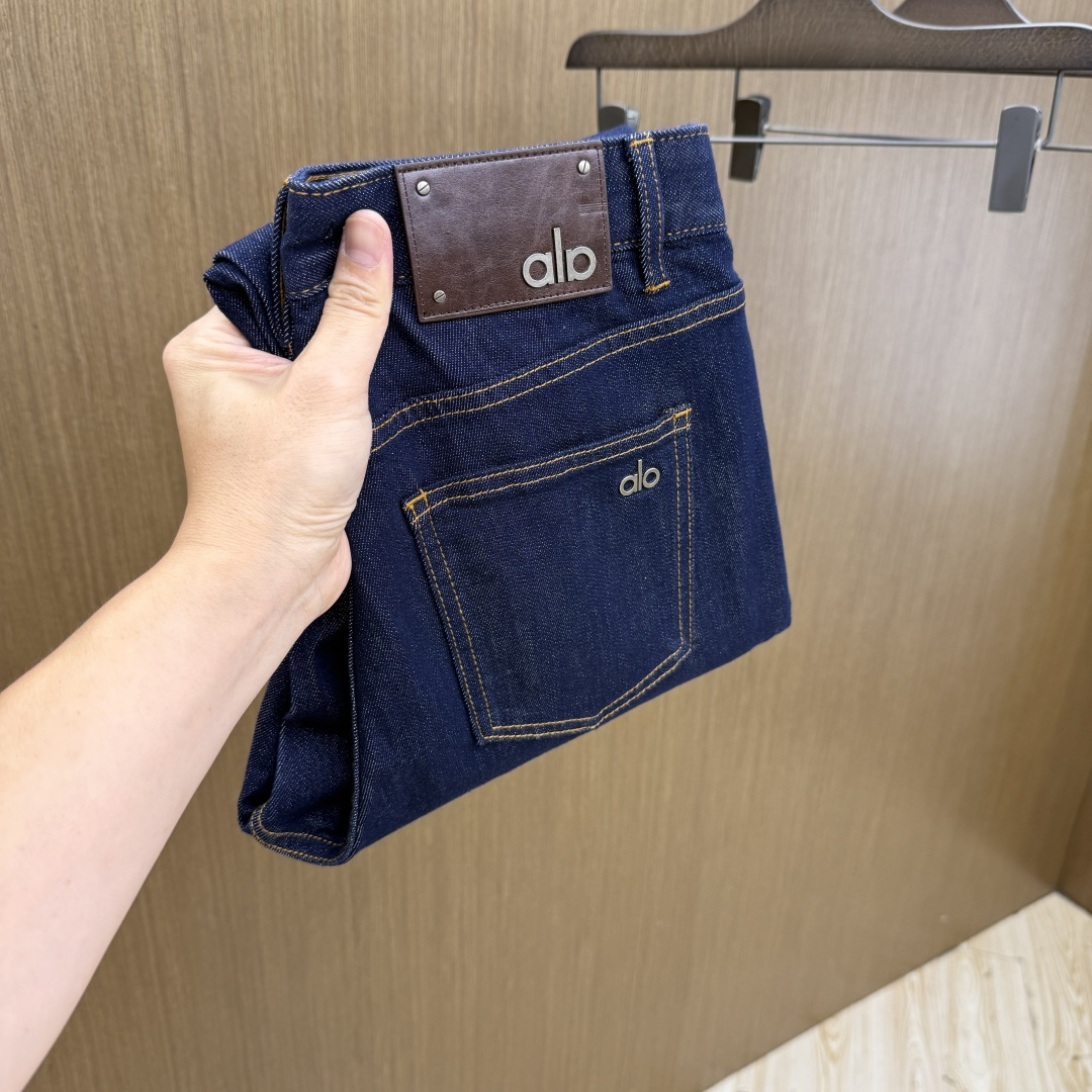 NO:834946,Early spring Alo high-end customized quality 26SS spring and summer latest original jeans sold simultaneously at the counter Original customized replica Customer-supplied hardware accessories Original quality Imported denim fabrics heavily washed Fine workmanship and routing Excellent upper body, preferred item A60 SIZE: 29-36 without 35,,jeans,19860909早春 Alo 高端定制品质 26SS春夏最新款原单牛仔裤 柜台同步发售 原版定制复刻 客供五金辅料 原单品质 进口牛仔面料重工洗水 做工走线精细 上身绝佳,优选单品A60 SIZE:29-36无35,,jeans,,Men's clothing