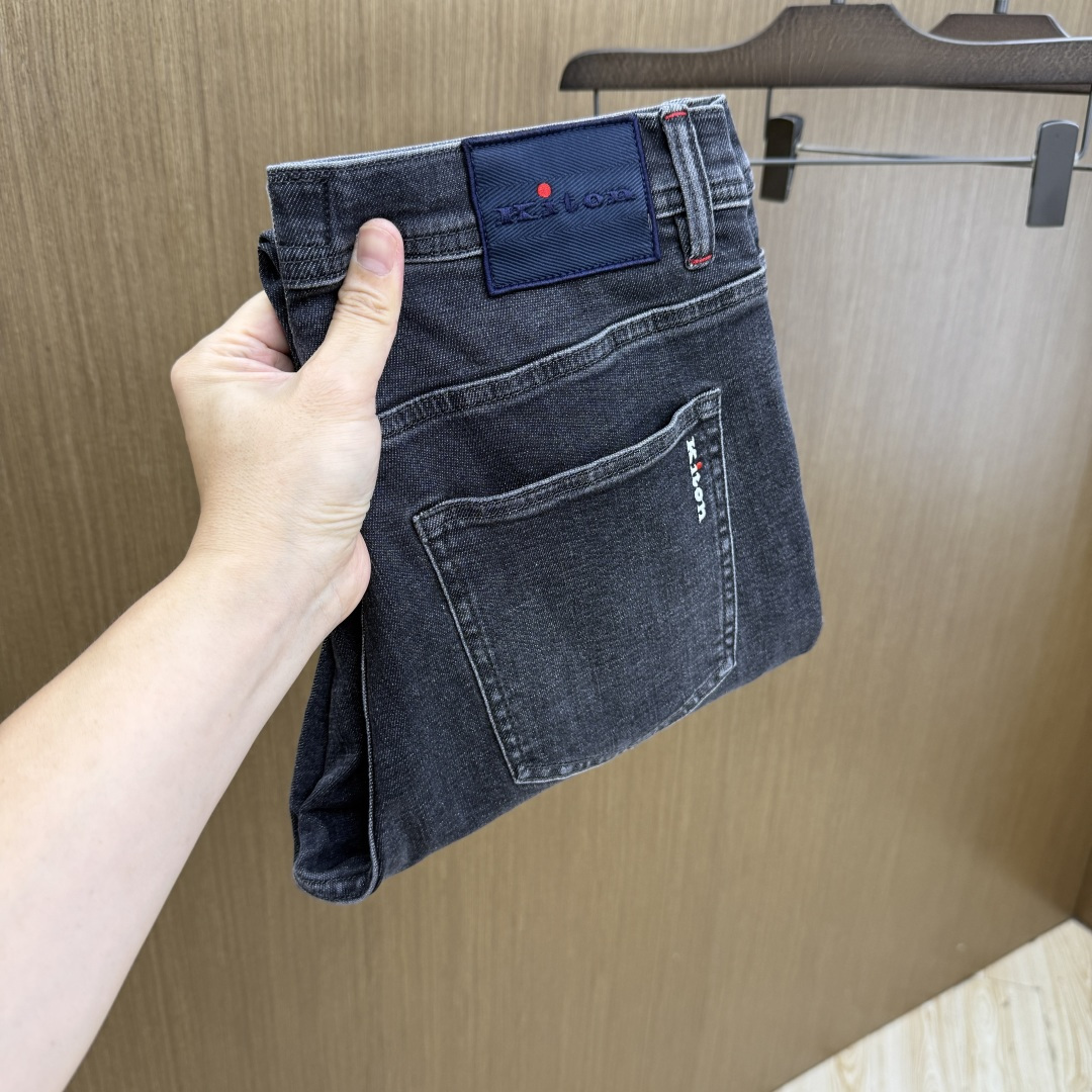 NO:834955,Early spring Kiton high-end customized quality 26SS spring and summer latest original jeans sold simultaneously at the counter Original customized replica Customer-supplied hardware accessories Original quality Imported denim fabrics heavily washed Fine workmanship and routing Excellent upper body, preferred item A60 SIZE: 30-38/No 35 37,,jeans,19860909早春 Kiton 高端定制品质 26SS春夏最新款原单牛仔裤 柜台同步发售 原版定制复刻 客供五金辅料 原单品质 进口牛仔面料重工洗水 做工走线精细 上身绝佳,优选单品A60 SIZE:30-38/无35 37,,jeans,,Men's clothing