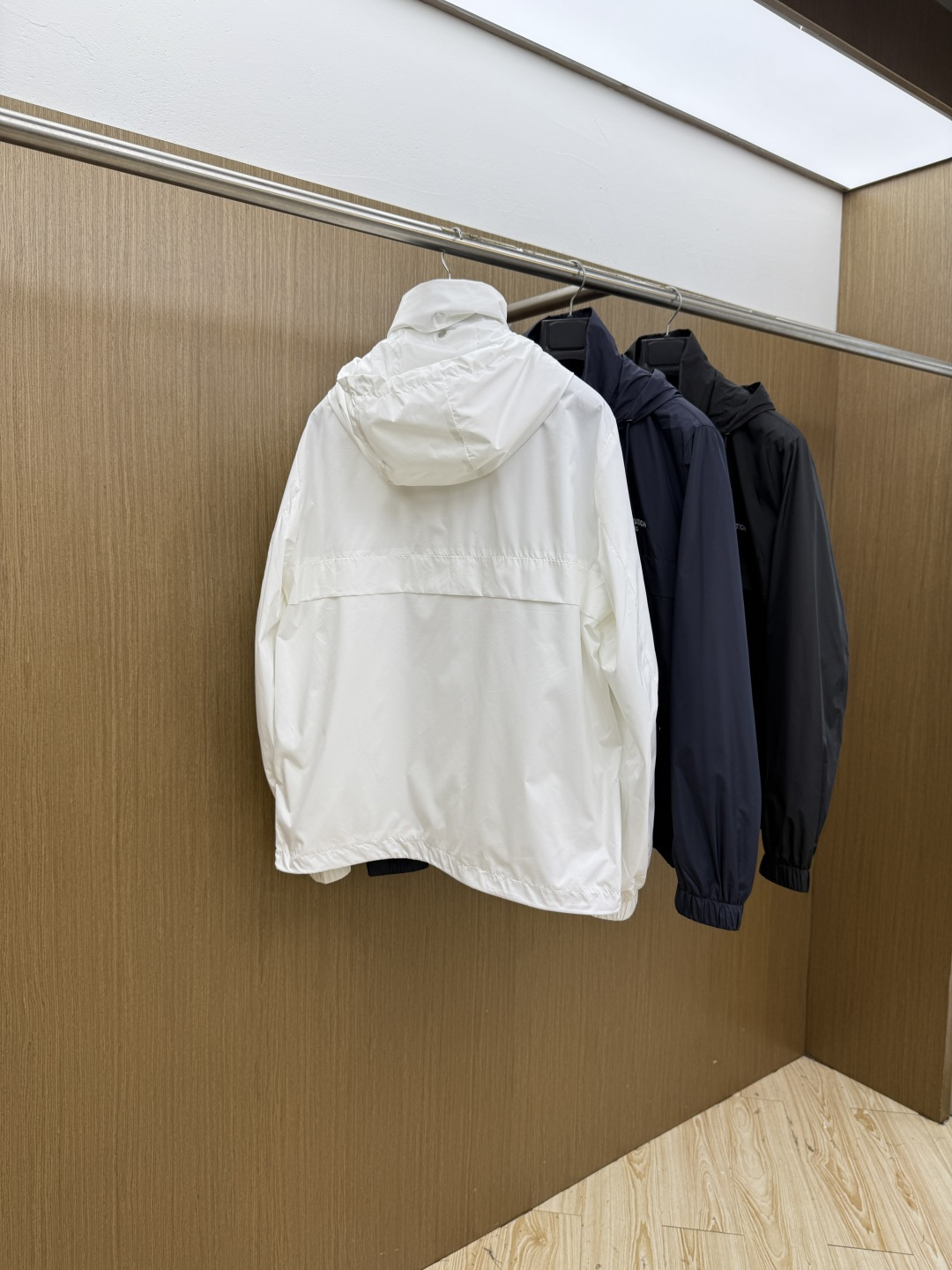 早春 LV 26春夏 男装高端梭织/风衣高端精品系列外套，时尚男女同款，贸易公司渠道订单，官网专柜在售系