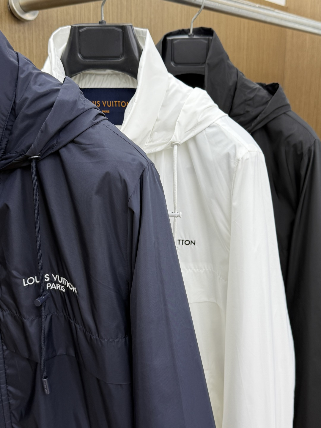 早春 LV 26春夏 男装高端梭织/风衣高端精品系列外套，时尚男女同款，贸易公司渠道订单，官网专柜在售系