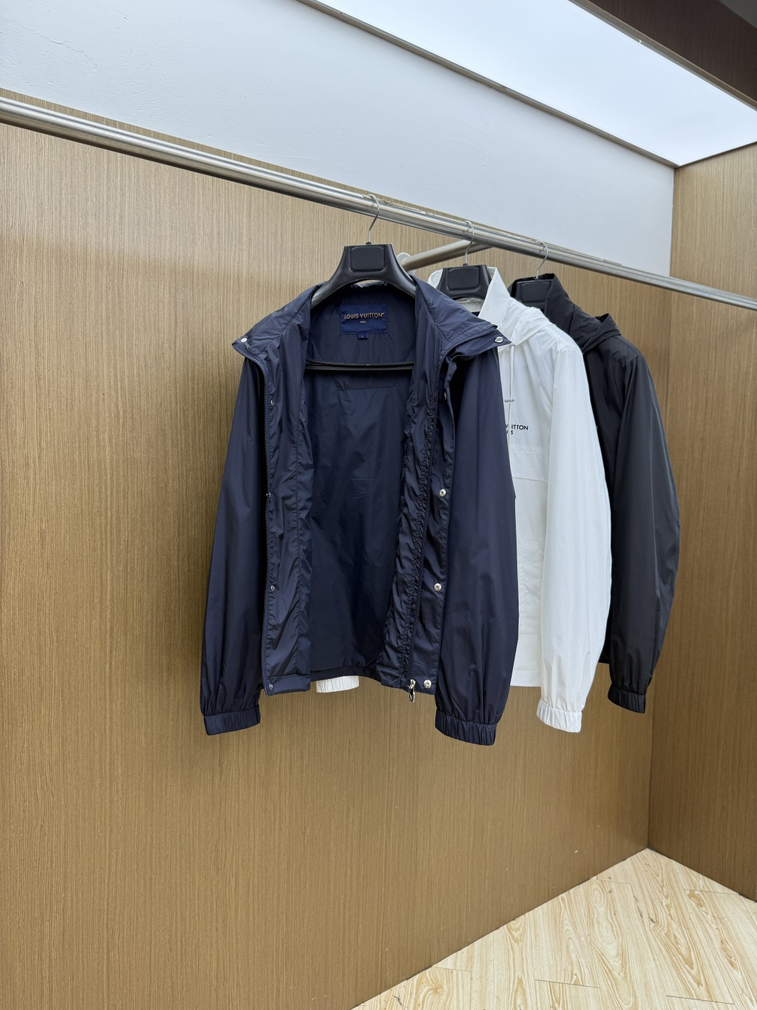 早春 LV 26春夏 男装高端梭织/风衣高端精品系列外套，时尚男女同款，贸易公司渠道订单，官网专柜在售系