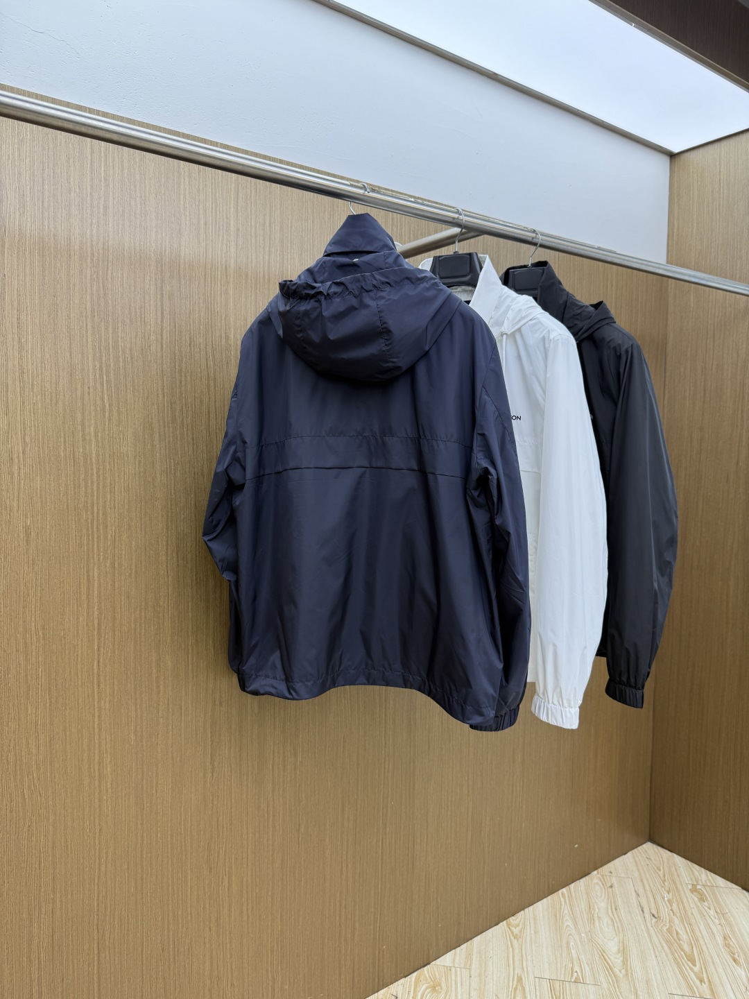 早春 LV 26春夏 男装高端梭织/风衣高端精品系列外套，时尚男女同款，贸易公司渠道订单，官网专柜在售系