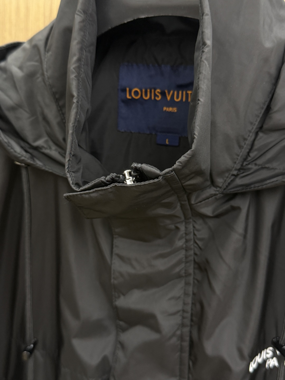 早春 LV 26春夏 男装高端梭织/风衣高端精品系列外套，时尚男女同款，贸易公司渠道订单，官网专柜在售系