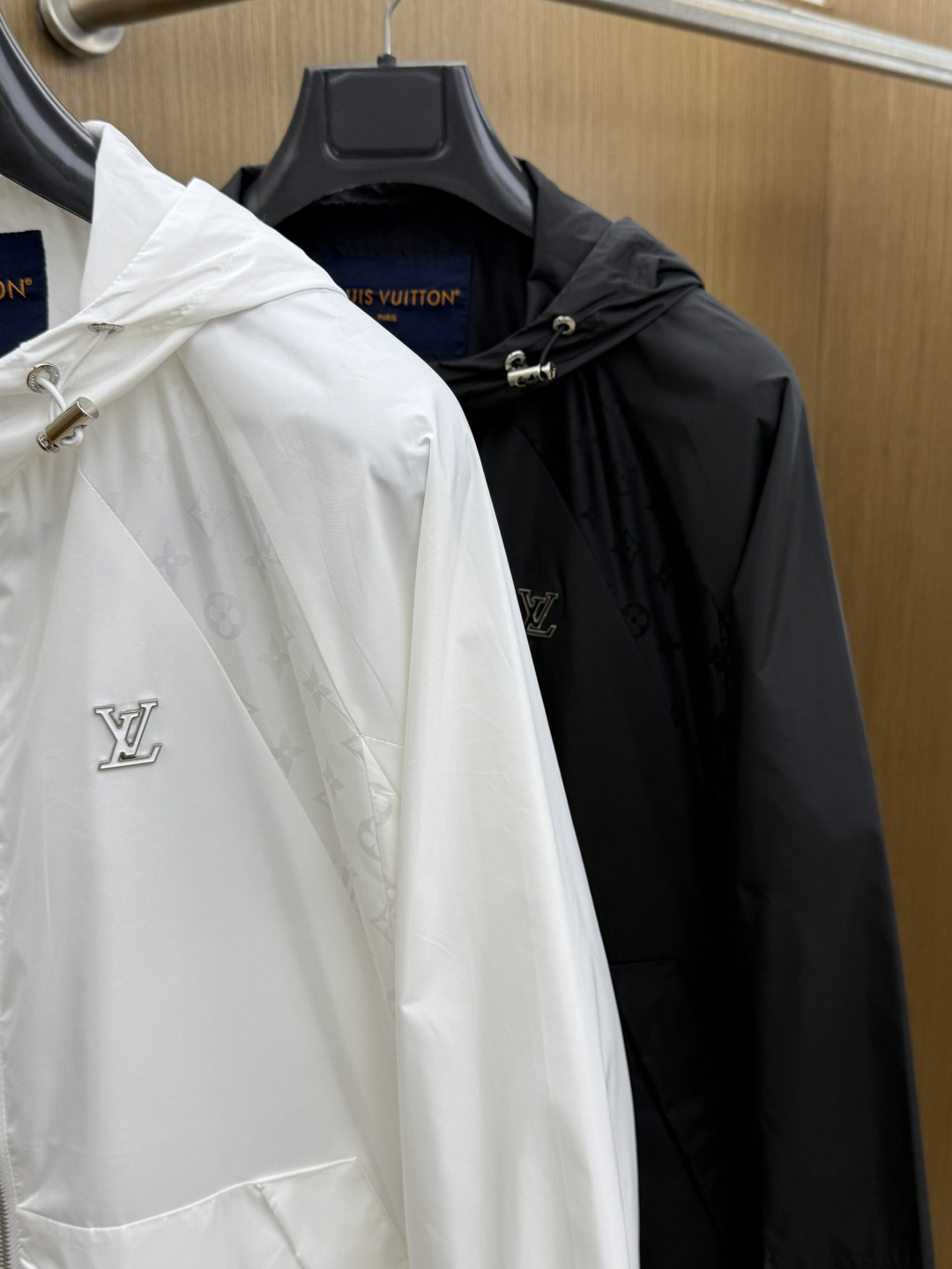 早春 LV 26春夏 男装高端梭织/风衣高端精品系列外套，时尚男女同款，贸易公司渠道订单，官网专柜在售系