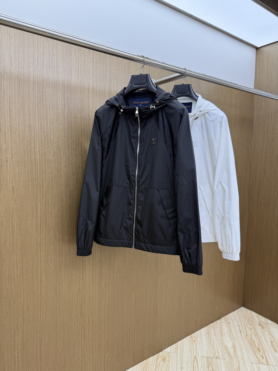 早春 LV 26春夏 男装高端梭织/风衣高端精品系列外套，时尚男女同款，贸易公司渠道订单，官网专柜在售系