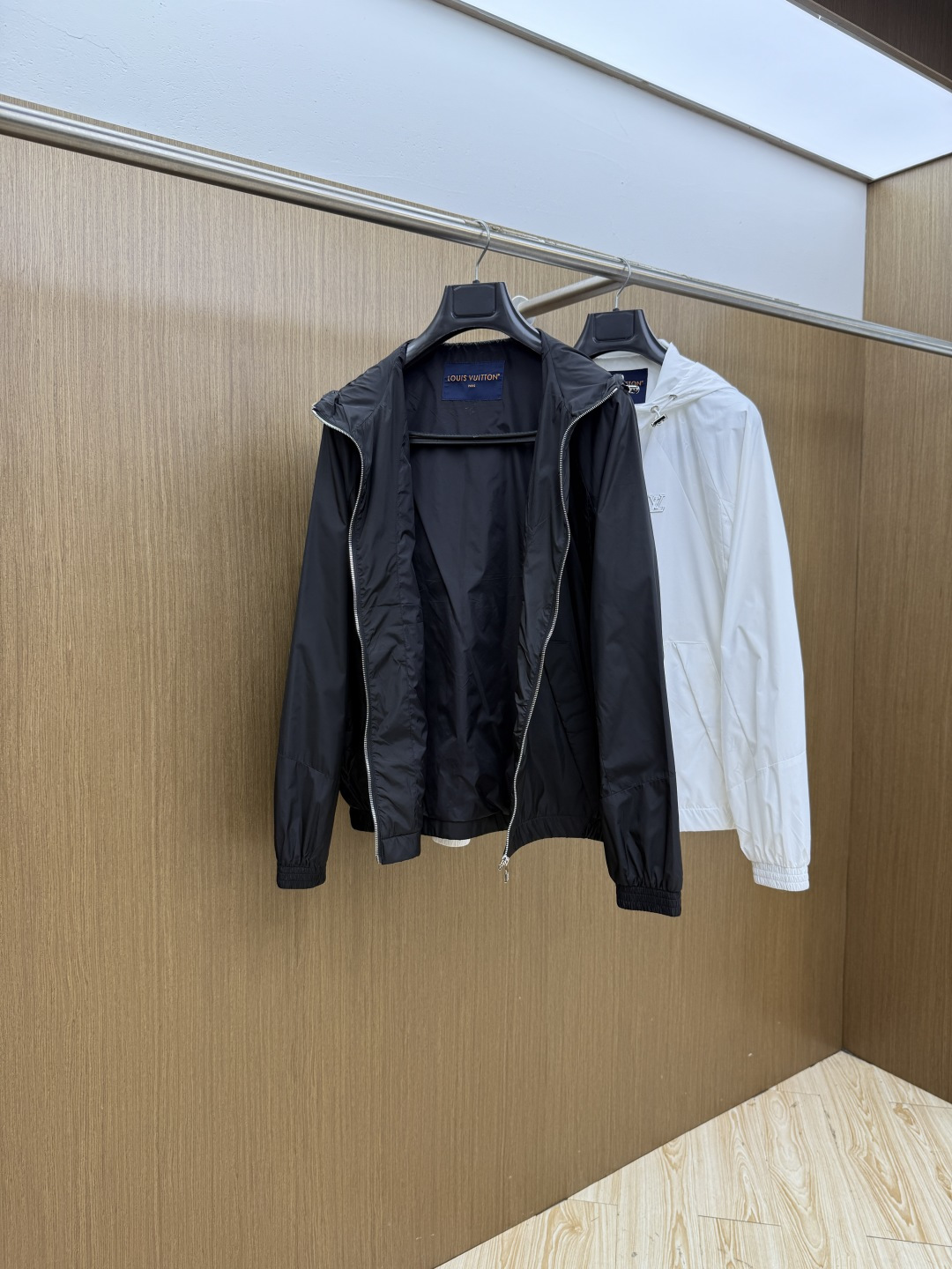 早春 LV 26春夏 男装高端梭织/风衣高端精品系列外套，时尚男女同款，贸易公司渠道订单，官网专柜在售系