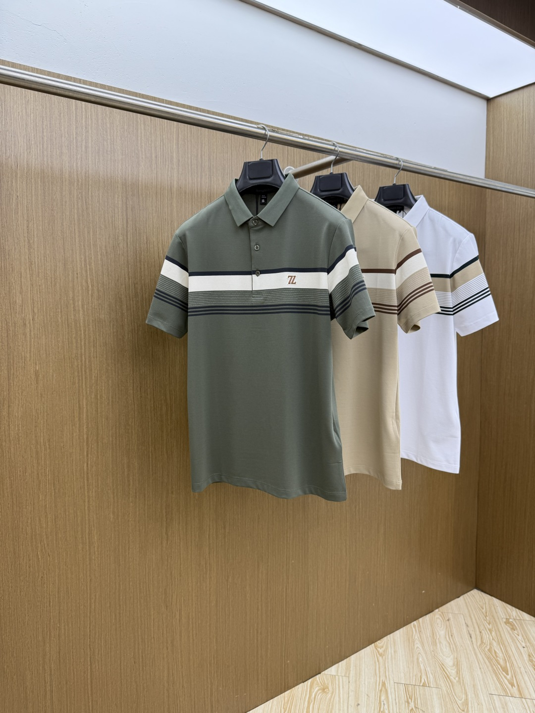 NO:848629,Early spring ZZ 1956 early spring exclusive new original polo short-sleeved T-shirt. High-end version. Made of Tencel mercerized cotton fabric. Fashionable and versatile. ★Customized feel is super soft and delicate. It is skin-friendly and comfortable. High-end boutique. The upper body is finely made by the factory. It is a must-have item for men. Three standards are complete. Size M-3XL (please state your height and weight when placing an order) Fzh,, T-shirt, tees, t-shirt,19860909早春 ZZ 1956早春独家专供新款原单polo短袖T恤 高端版本 采用天丝丝光棉面料 时尚百搭爆款★定制手感超柔软细腻 穿着亲肤舒适 高端精品 代工厂精细做上身非常赞 男士必备单品 三标齐全. 码数M-3XL(下单请报身高体重)  Fzh,,T-shirt,tees，t-shirt,,Men's clothing