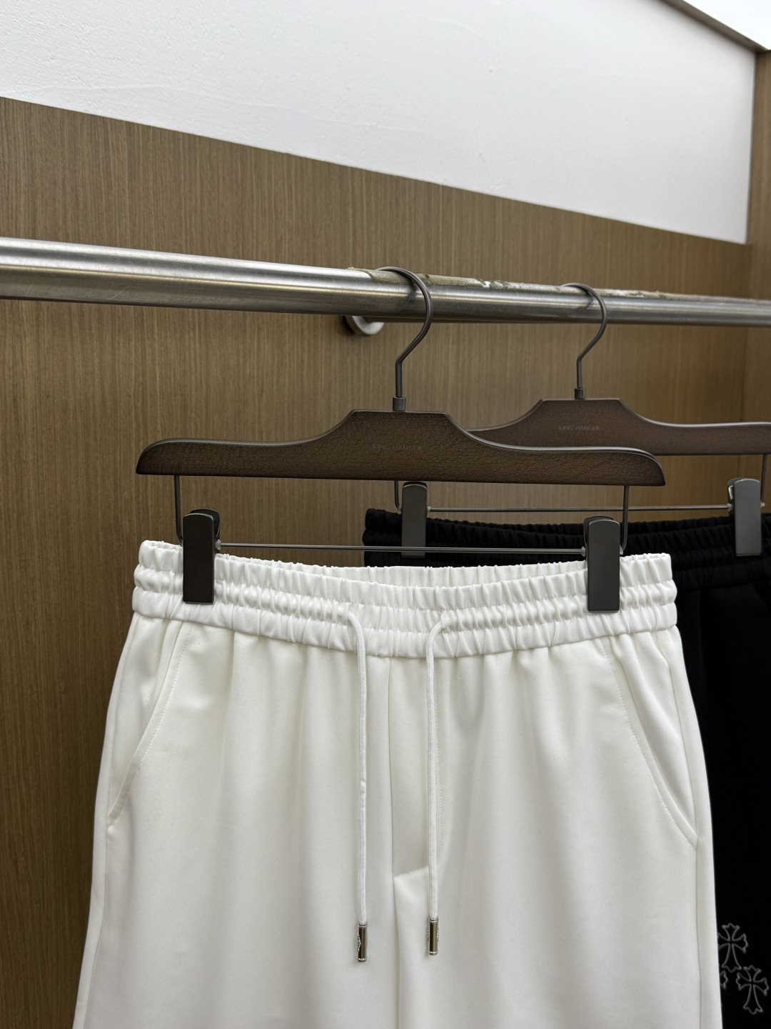 Alternative view of Shorts 09511