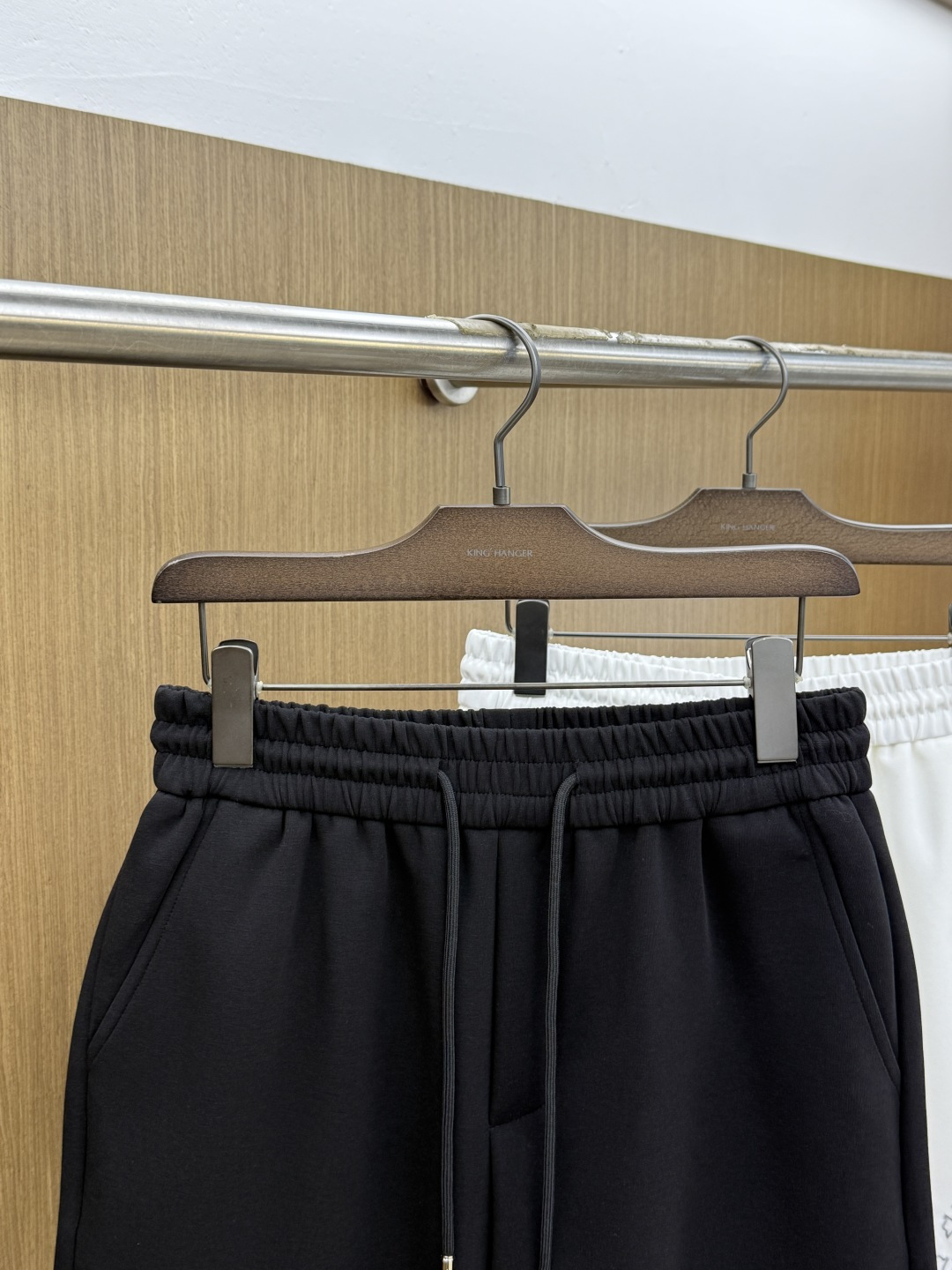 Alternative view of Shorts 09509