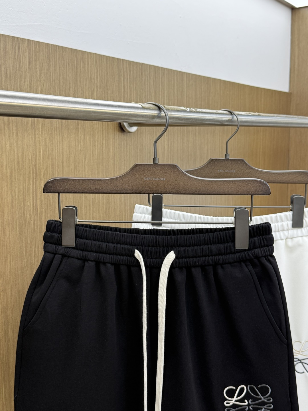 Alternative view of Shorts 09501