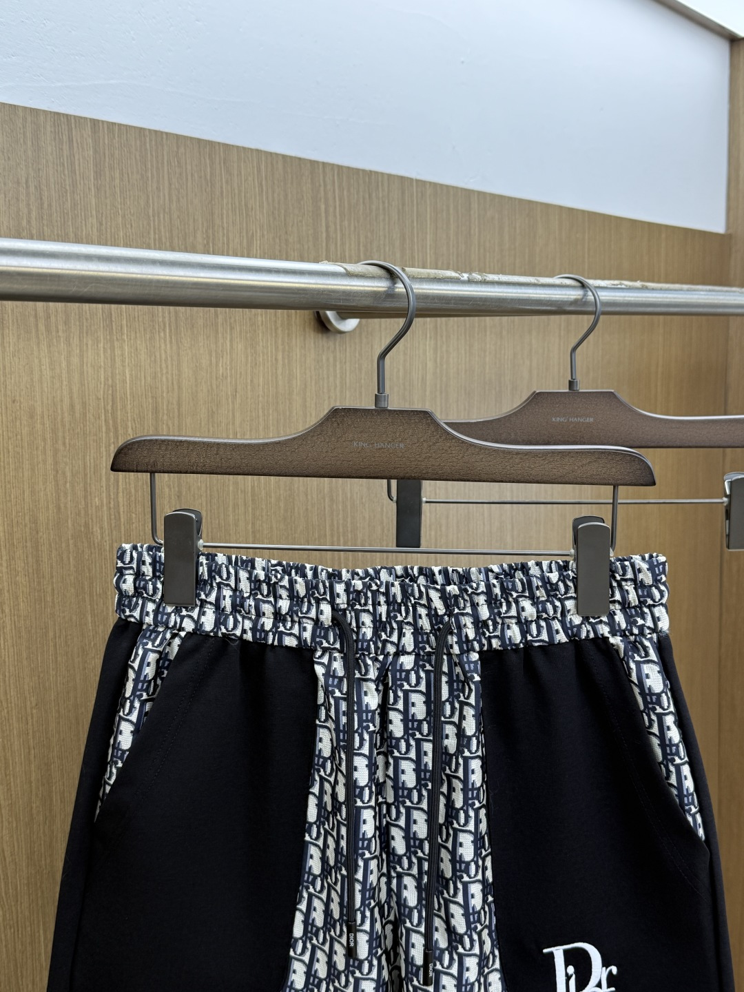 Alternative view of Shorts 09487