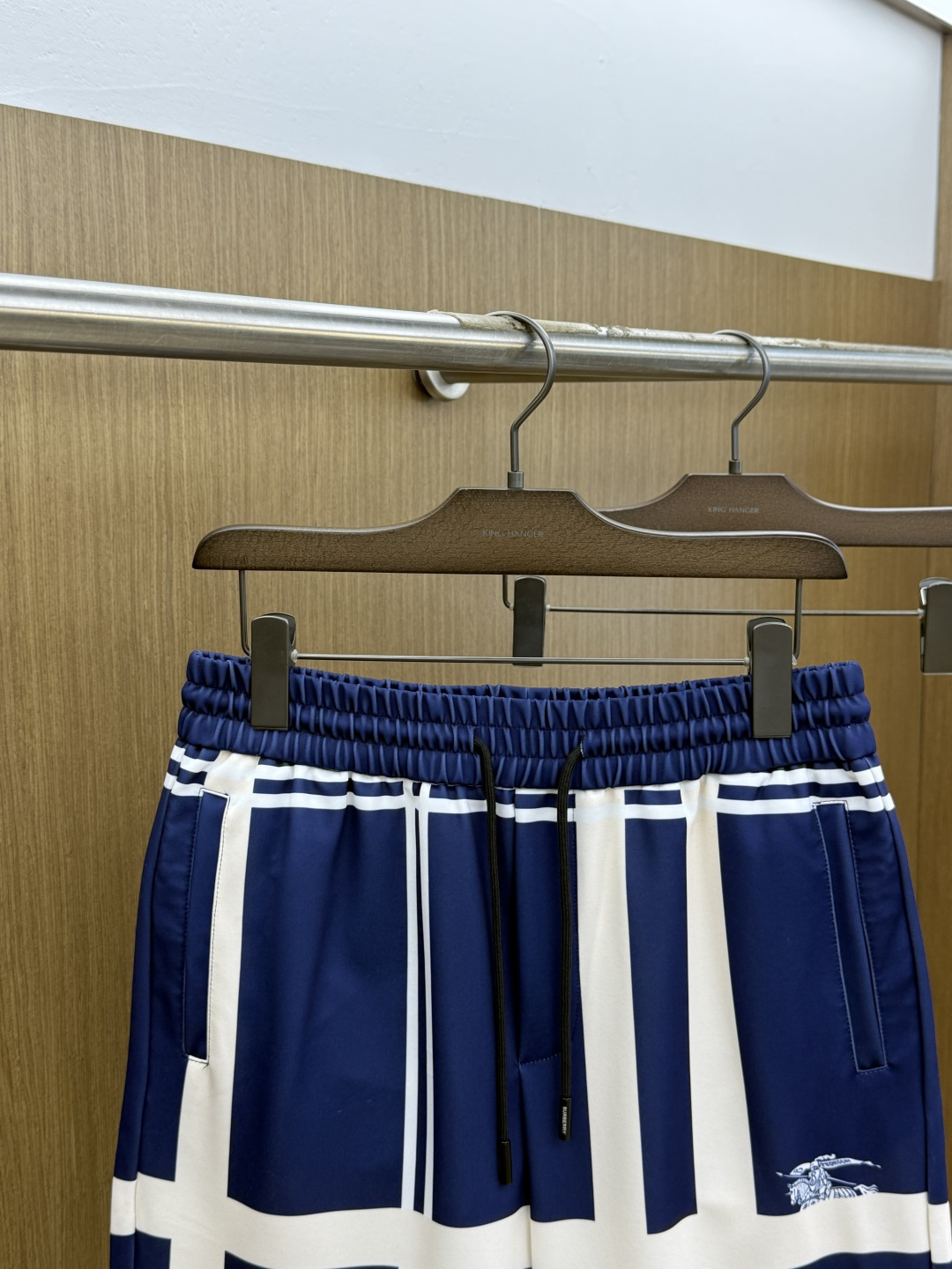 Alternative view of Shorts 09479