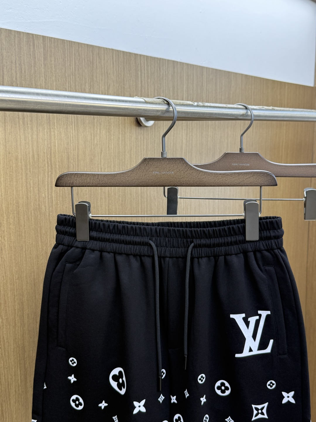 Alternative view of Louis Vuitton Shorts 09473