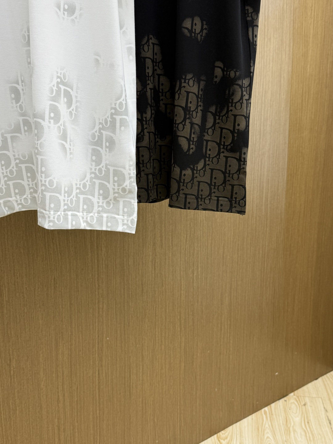 早春 CD 2026春夏 · 高阶定制Plol】 🔹 核心面料：秘鲁进口匹马棉 × 顶级丝光工艺 🔹 核心体感：蚕丝般柔