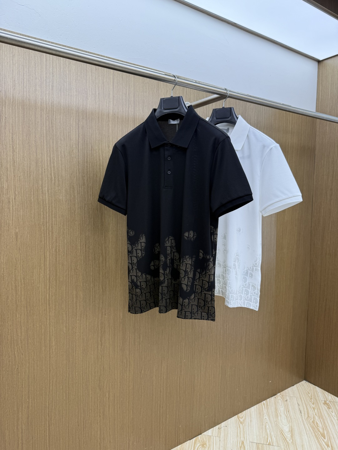 早春 CD 2026春夏 · 高阶定制Plol】 🔹 核心面料：秘鲁进口匹马棉 × 顶级丝光工艺 🔹 核心体感：蚕丝般柔