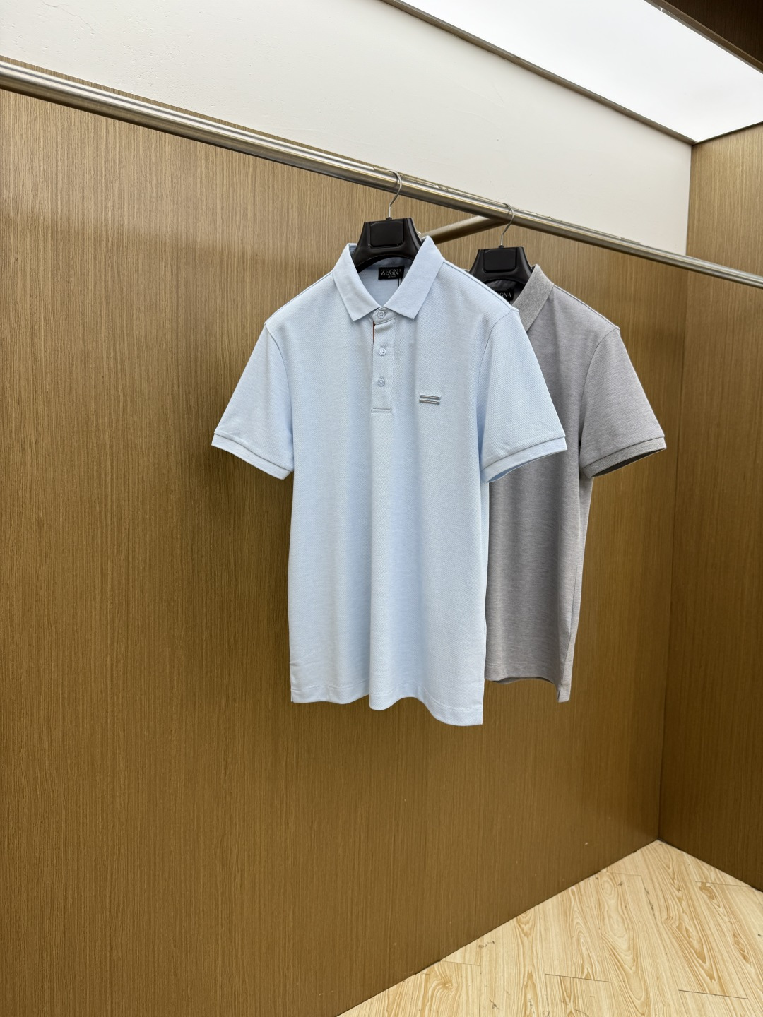 NO:844873,Early spring ZZ advanced customization 26ss spring and summer new lapel POLO short-sleeved T-shirt. Original customization. The fabric is made of imported piqué cotton. It is light and breathable. The upper body is silky and comfortable. High-end and elegant. Classic and versatile. Code number 48-56 C10,, T-shirt, tees, t-shirt,19860909早春 ZZ 高级定制 26ss春夏新款翻领POLO短袖T恤 原版定制 面料选用进口珠地棉 轻薄透气 上身丝滑舒适 高端大气经典百搭 码数48-56  C10,,T-shirt,tees，t-shirt,,Men's clothing