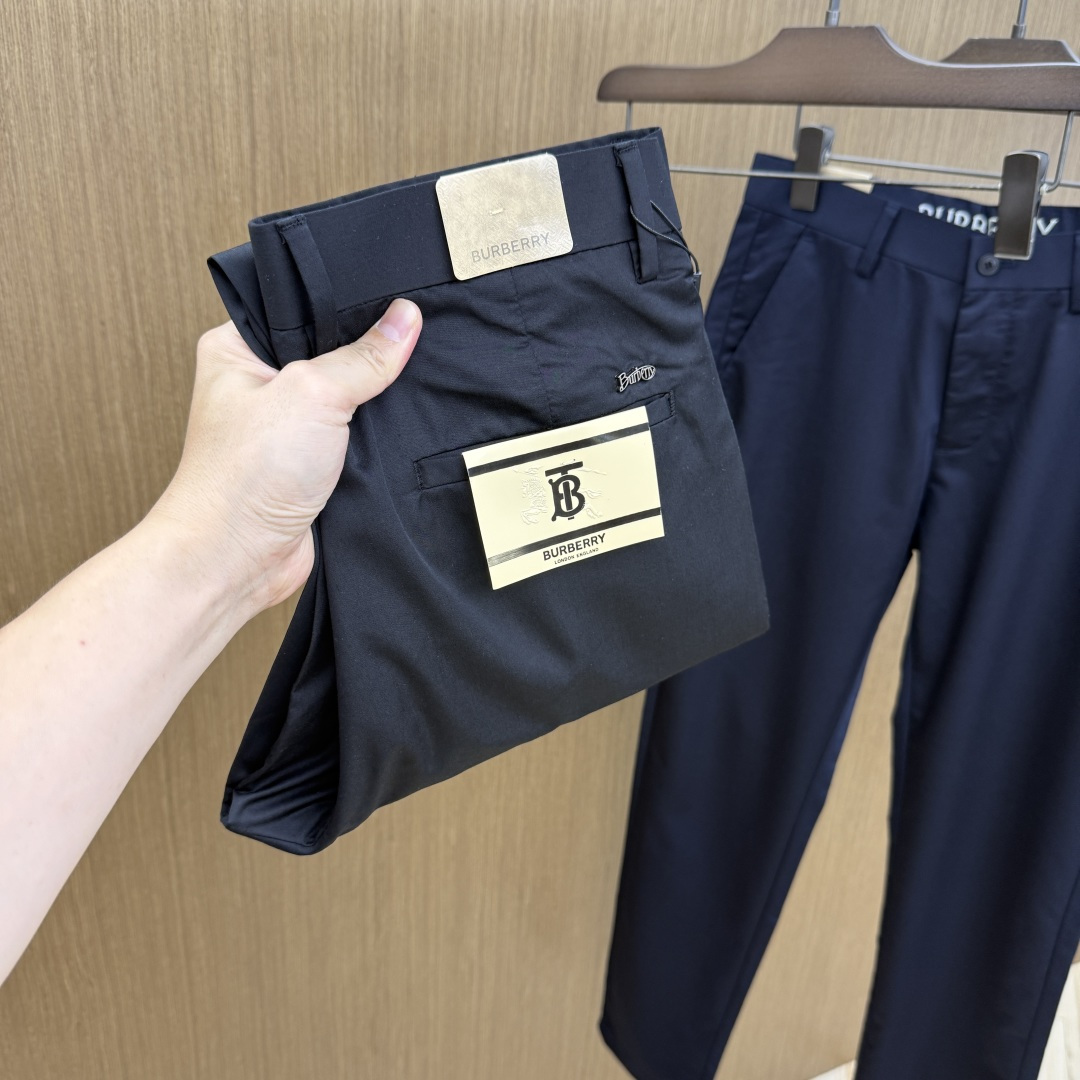 NO:775692,Early spring style BBR high-end customization 26 early spring new thin jeans are sold simultaneously at the counter. Original customized replicas. Customer-supplied hardware accessories. Original quality. Imported solid color denim fabric. Heavy washing. Fine workmanship. Excellent upper body!  Preferred single product, complete with three standards, code number 30-40, no 37 39 Fax,,jeans,19860909早春款 BBR 高端定制 26早春新款薄款牛仔裤 柜台同步发售 原版定制复刻 客供五金辅料 原单品质 进口固色牛仔面料 重工洗水 做工走线精细 上身绝佳！优选单品 三标齐全 码数30-40无37 39   Fax,,jeans,,Men's clothing