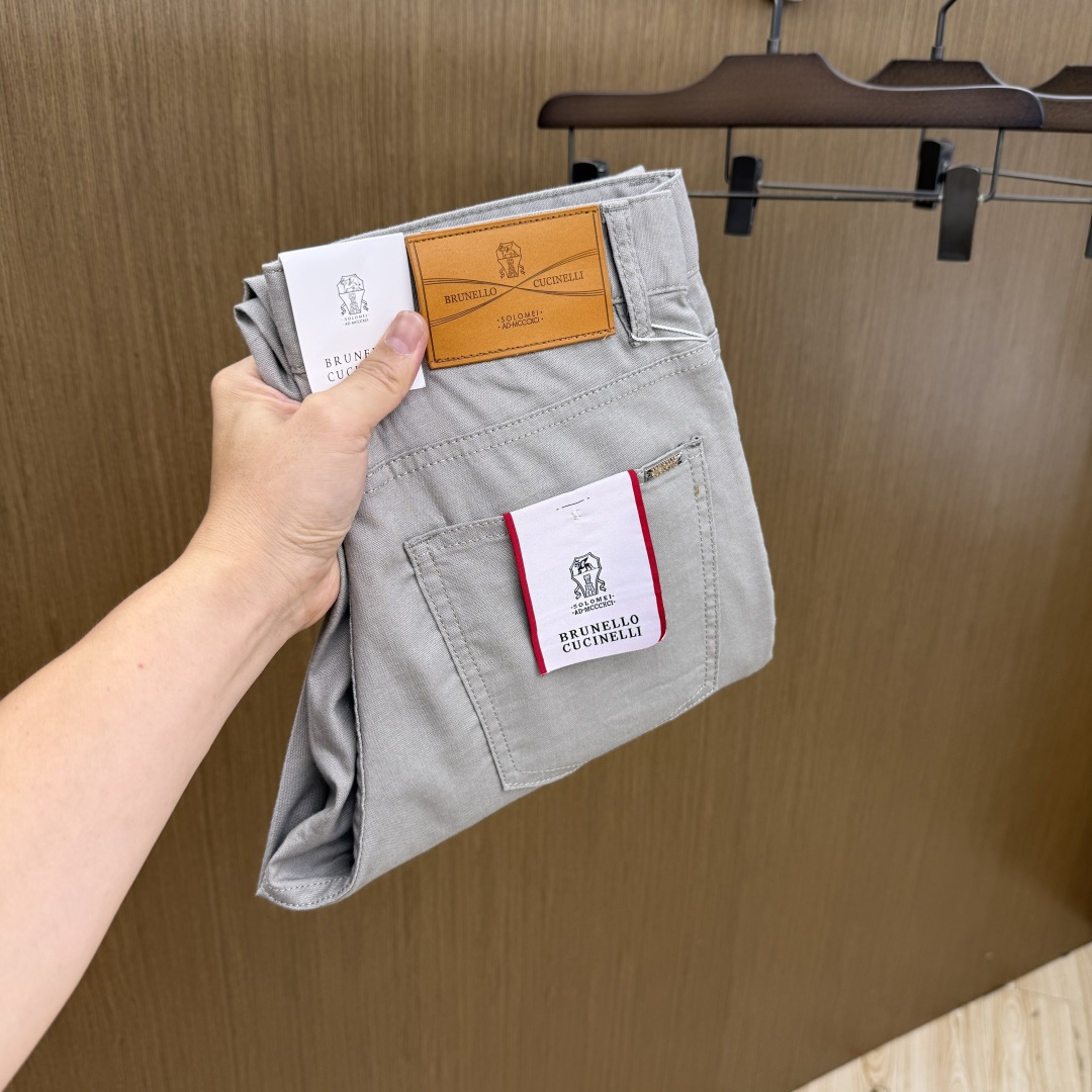 NO:775710,Early spring style BC high-end customization 26 early spring new thin jeans are sold simultaneously at the counter. Original customized replica. Customer-supplied hardware accessories. Original quality. Imported solid color denim fabric. Heavy washing. Fine workmanship. Excellent upper body!  Preferred single product, complete with three standards, code number 30-40, no 37 39 Fax,,jeans,19860909早春款 BC 高端定制 26早春新款薄款牛仔裤 柜台同步发售 原版定制复刻 客供五金辅料 原单品质 进口固色牛仔面料 重工洗水 做工走线精细 上身绝佳！优选单品 三标齐全 码数30-40无37 39  Fax,,jeans,,Men's clothing
