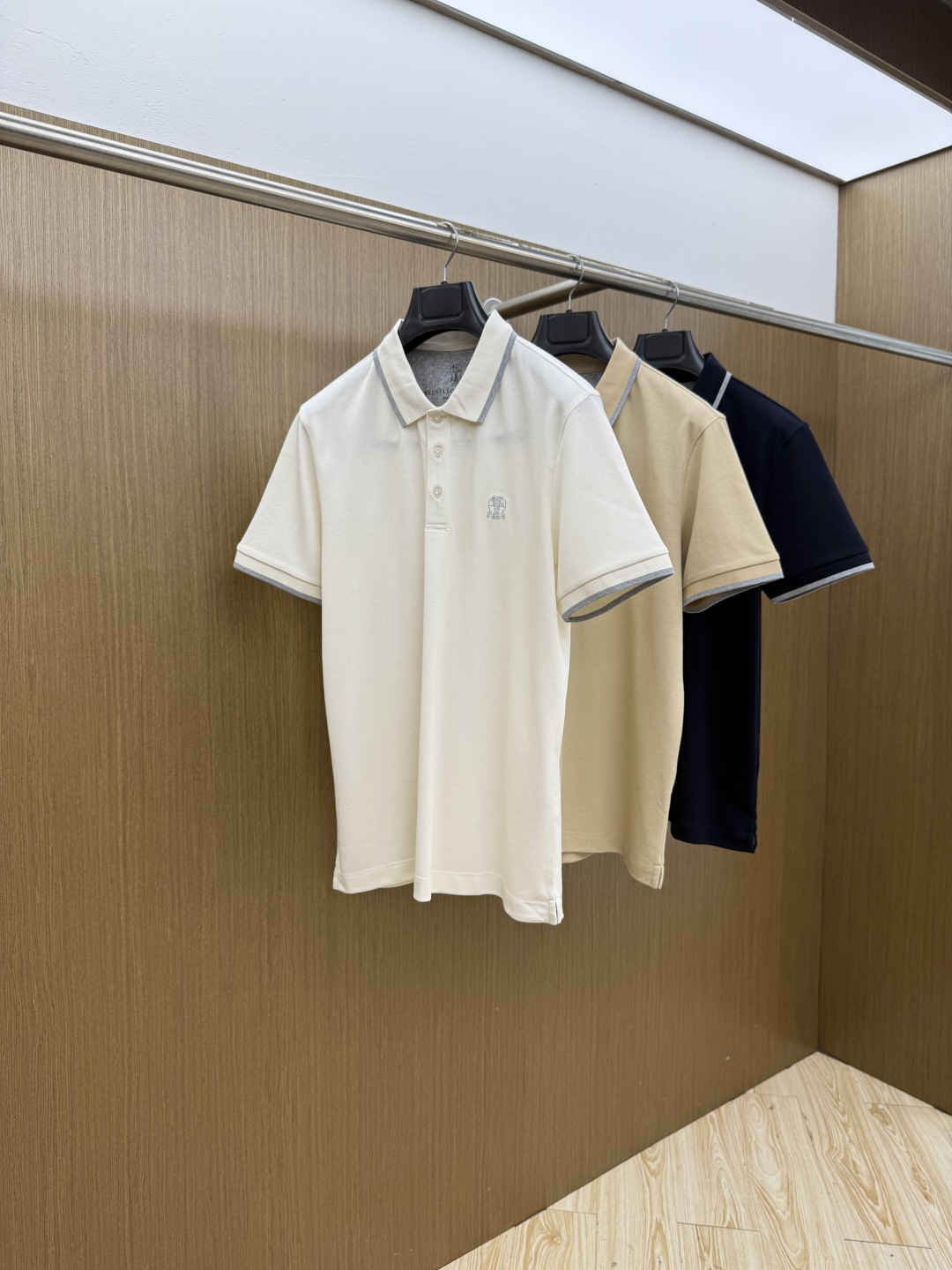 NO:775745,Early spring BC advanced customization 26ss spring and summer new lapel POLO short-sleeved T-shirt. Original customization. The fabric is made of imported piqué cotton. It is light and breathable. The upper body is silky and comfortable. High-end and elegant. Classic and versatile. Code number 48-56 C10,, T-shirt, tees, t-shirt,19860909早春 BC 高级定制 26ss春夏新款翻领POLO短袖T恤 原版定制 面料选用进口珠地棉 轻薄透气 上身丝滑舒适 高端大气经典百搭 码数48-56  C10,,T-shirt,tees，t-shirt,,Men's clothing