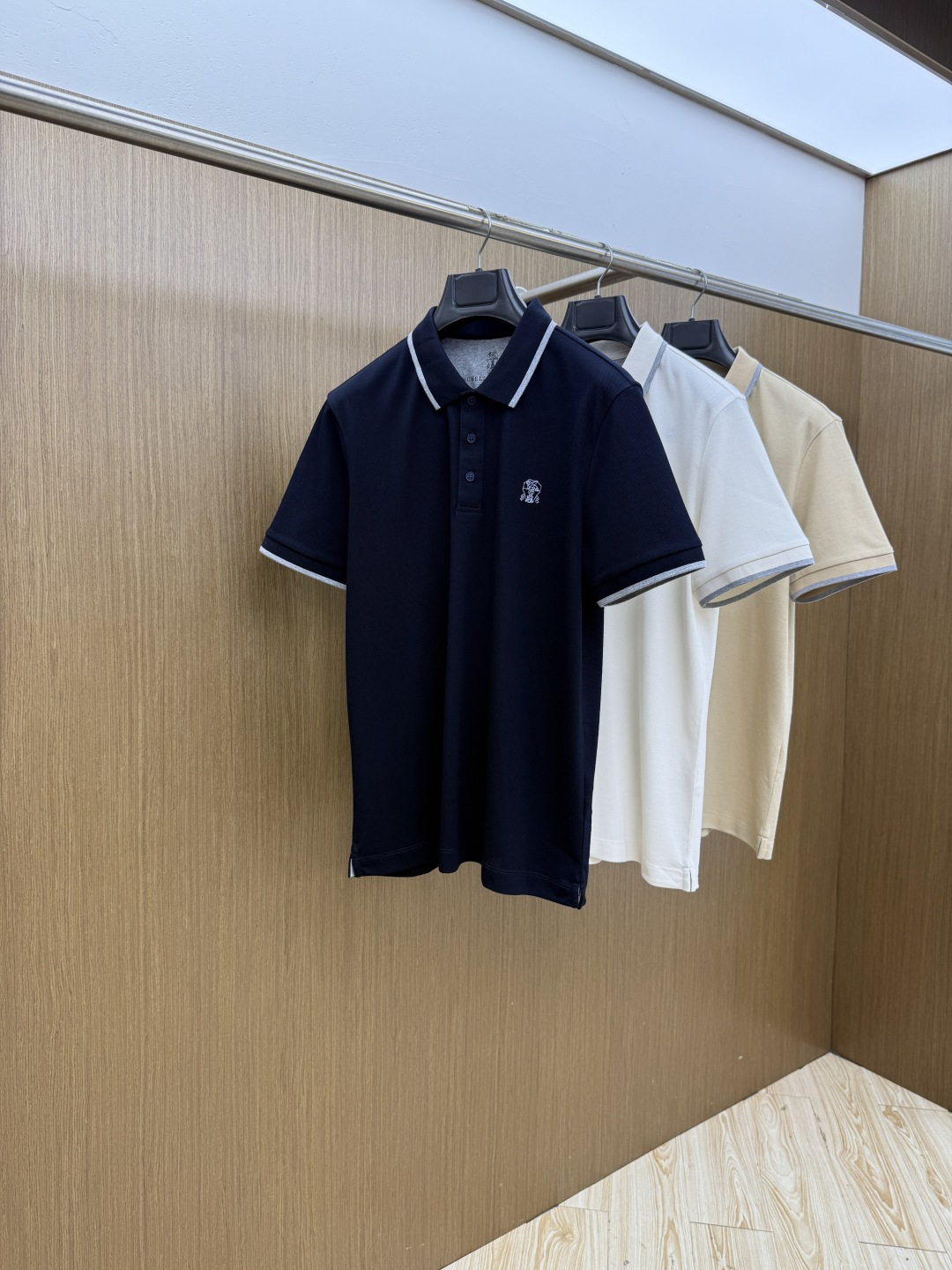 NO:775716,Early spring BC advanced customization 26ss spring and summer new lapel POLO short-sleeved T-shirt. Original customization. The fabric is made of imported piqué cotton. It is light and breathable. The upper body is silky and comfortable. High-end and elegant. Classic and versatile. Code number 48-56 C10,, T-shirt, tees, t-shirt,19860909早春 BC 高级定制 26ss春夏新款翻领POLO短袖T恤 原版定制 面料选用进口珠地棉 轻薄透气 上身丝滑舒适 高端大气经典百搭 码数48-56  C10,,T-shirt,tees，t-shirt,,Men's clothing