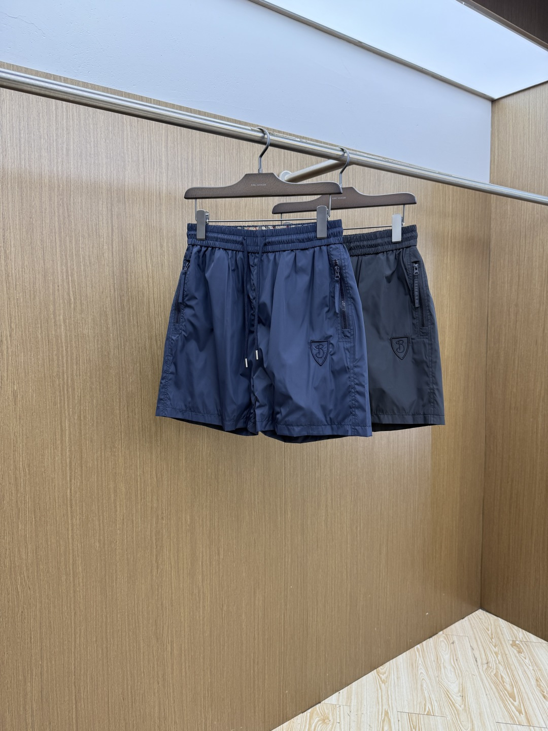 早春 BBR 🔥🔥Ss独家专供新款休闲沙滩短裤🩳高端版本！定制面料 内里纱网 透气舒适度高，细节无可挑剔