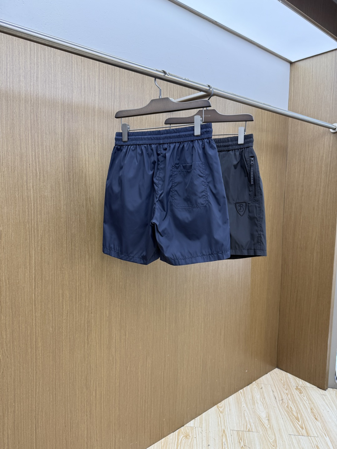 早春 BBR 🔥🔥Ss独家专供新款休闲沙滩短裤🩳高端版本！定制面料 内里纱网 透气舒适度高，细节无可挑剔