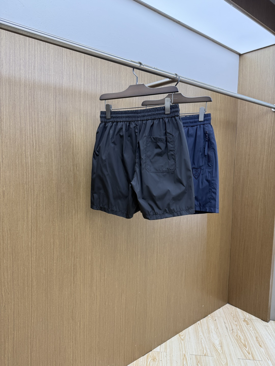 早春 BBR 🔥🔥Ss独家专供新款休闲沙滩短裤🩳高端版本！定制面料 内里纱网 透气舒适度高，细节无可挑剔