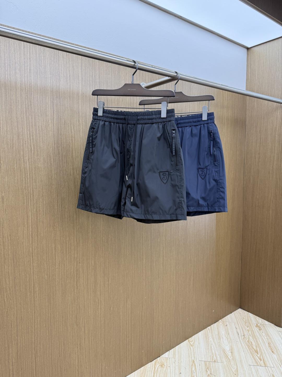 早春 BBR 🔥🔥Ss独家专供新款休闲沙滩短裤🩳高端版本！定制面料 内里纱网 透气舒适度高，细节无可挑剔