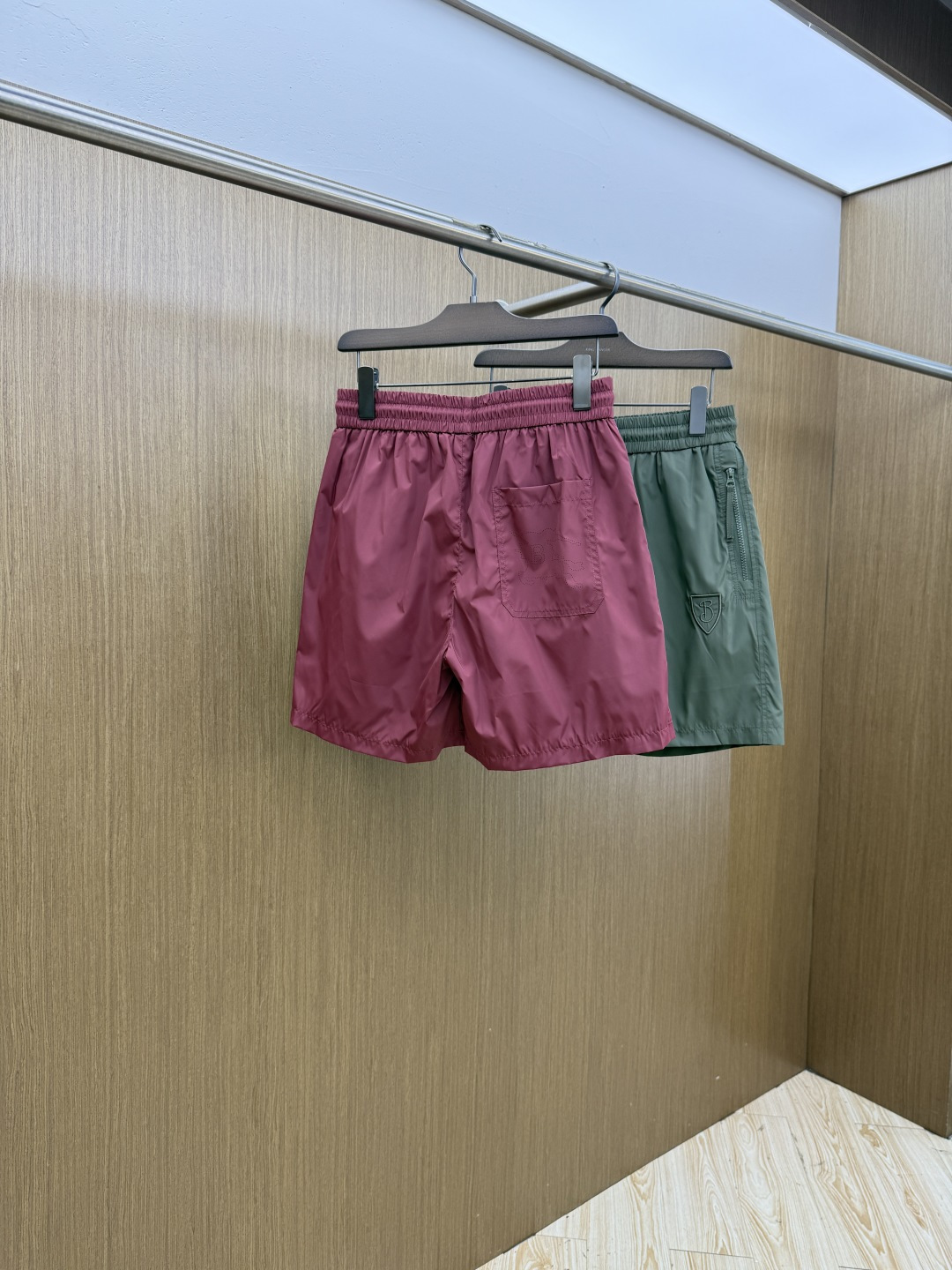 早春 BBR 🔥🔥Ss独家专供新款休闲沙滩短裤🩳高端版本！定制面料 内里纱网 透气舒适度高，细节无可挑剔