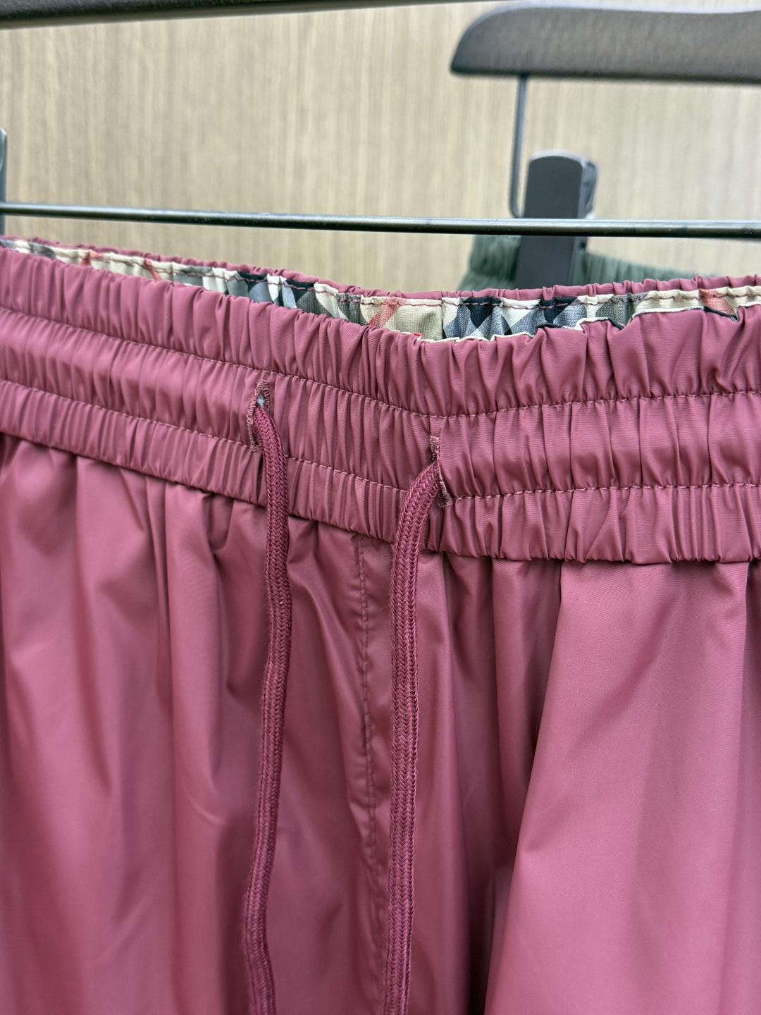 早春 BBR 🔥🔥Ss独家专供新款休闲沙滩短裤🩳高端版本！定制面料 内里纱网 透气舒适度高，细节无可挑剔