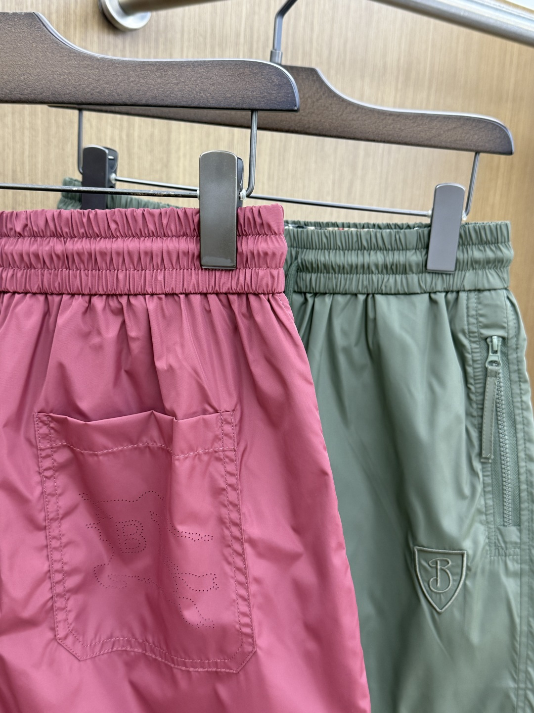 早春 BBR 🔥🔥Ss独家专供新款休闲沙滩短裤🩳高端版本！定制面料 内里纱网 透气舒适度高，细节无可挑剔