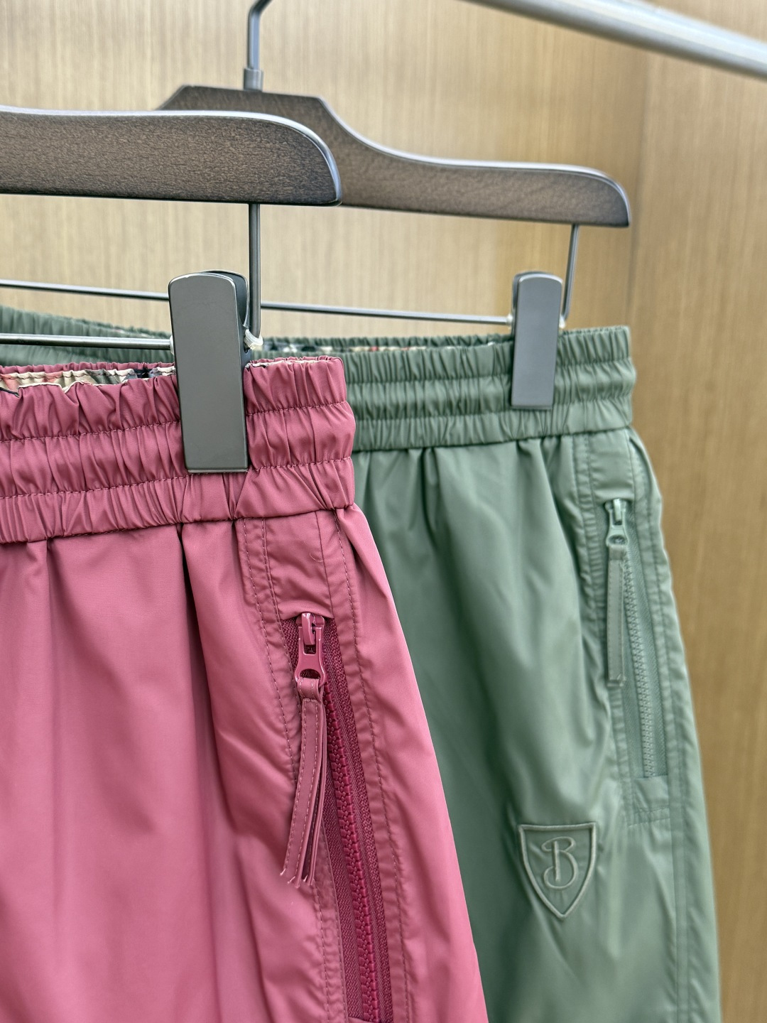 早春 BBR 🔥🔥Ss独家专供新款休闲沙滩短裤🩳高端版本！定制面料 内里纱网 透气舒适度高，细节无可挑剔