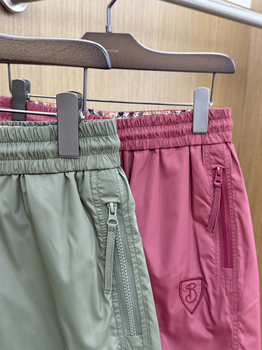 早春 BBR 🔥🔥Ss独家专供新款休闲沙滩短裤🩳高端版本！定制面料 内里纱网 透气舒适度高，细节无可挑剔