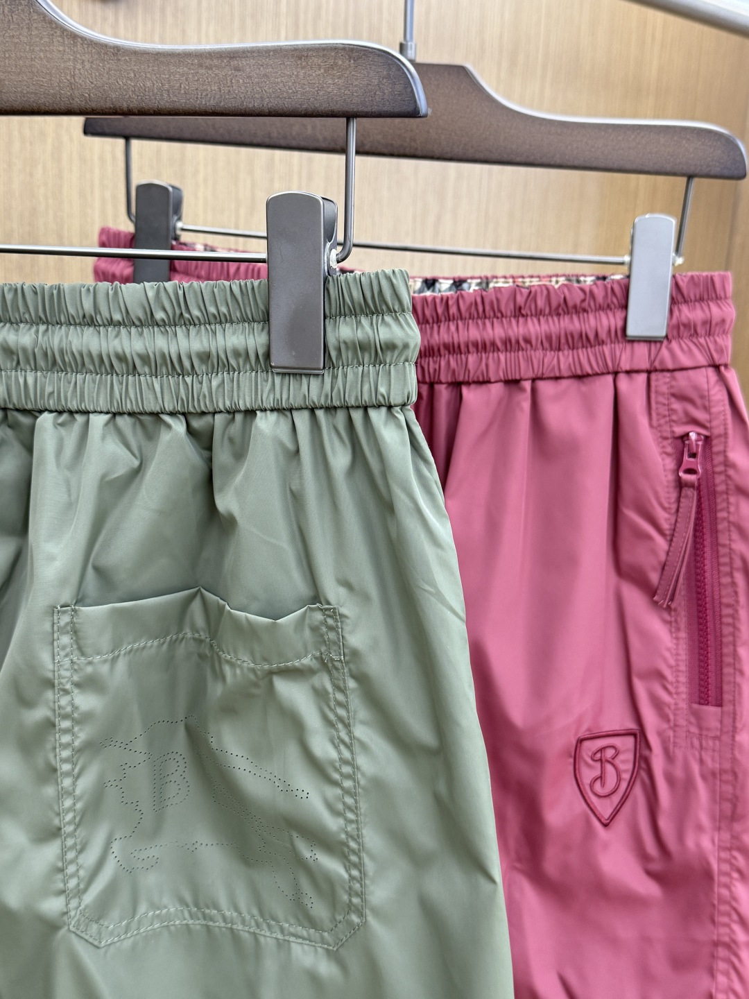 早春 BBR 🔥🔥Ss独家专供新款休闲沙滩短裤🩳高端版本！定制面料 内里纱网 透气舒适度高，细节无可挑剔