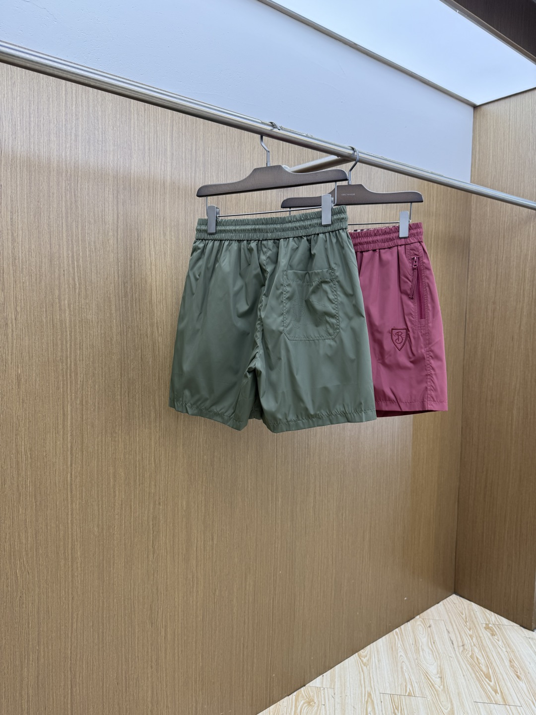 早春 BBR 🔥🔥Ss独家专供新款休闲沙滩短裤🩳高端版本！定制面料 内里纱网 透气舒适度高，细节无可挑剔