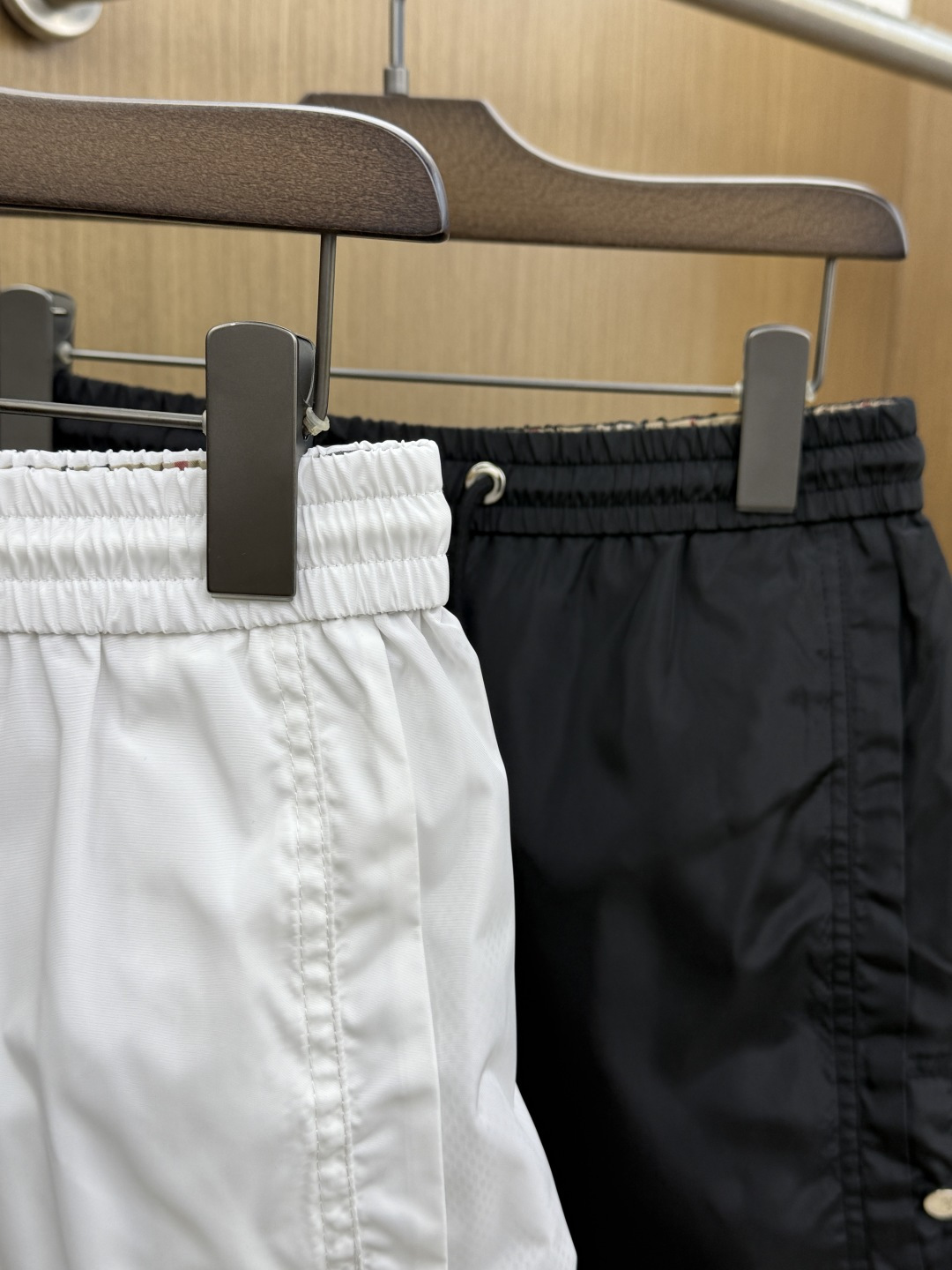 早春 BBR 🔥🔥Ss独家专供新款休闲沙滩短裤🩳高端版本！定制面料 内里纱网 透气舒适度高，细节无可挑剔