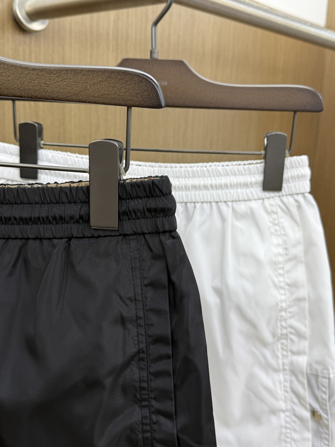 早春 BBR 🔥🔥Ss独家专供新款休闲沙滩短裤🩳高端版本！定制面料 内里纱网 透气舒适度高，细节无可挑剔