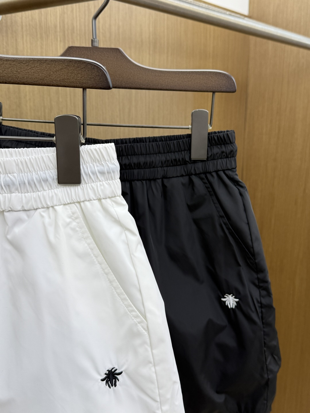 早春 CD 🔥🔥Ss独家专供新款休闲沙滩短裤🩳高端版本！定制面料 内里纱网 透气舒适度高，细节无可挑剔，